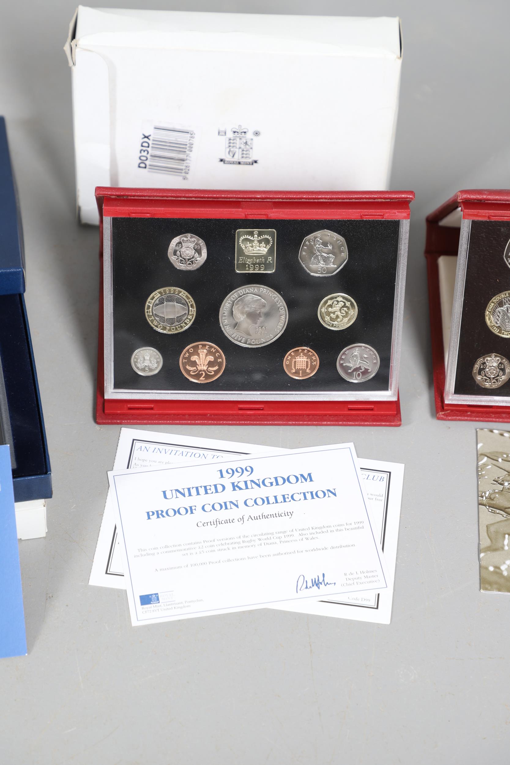 A COLLECTION OF ROYAL MINT UNCIRCULATED AND PROOF YEAR SETS. - Bild 8 aus 18