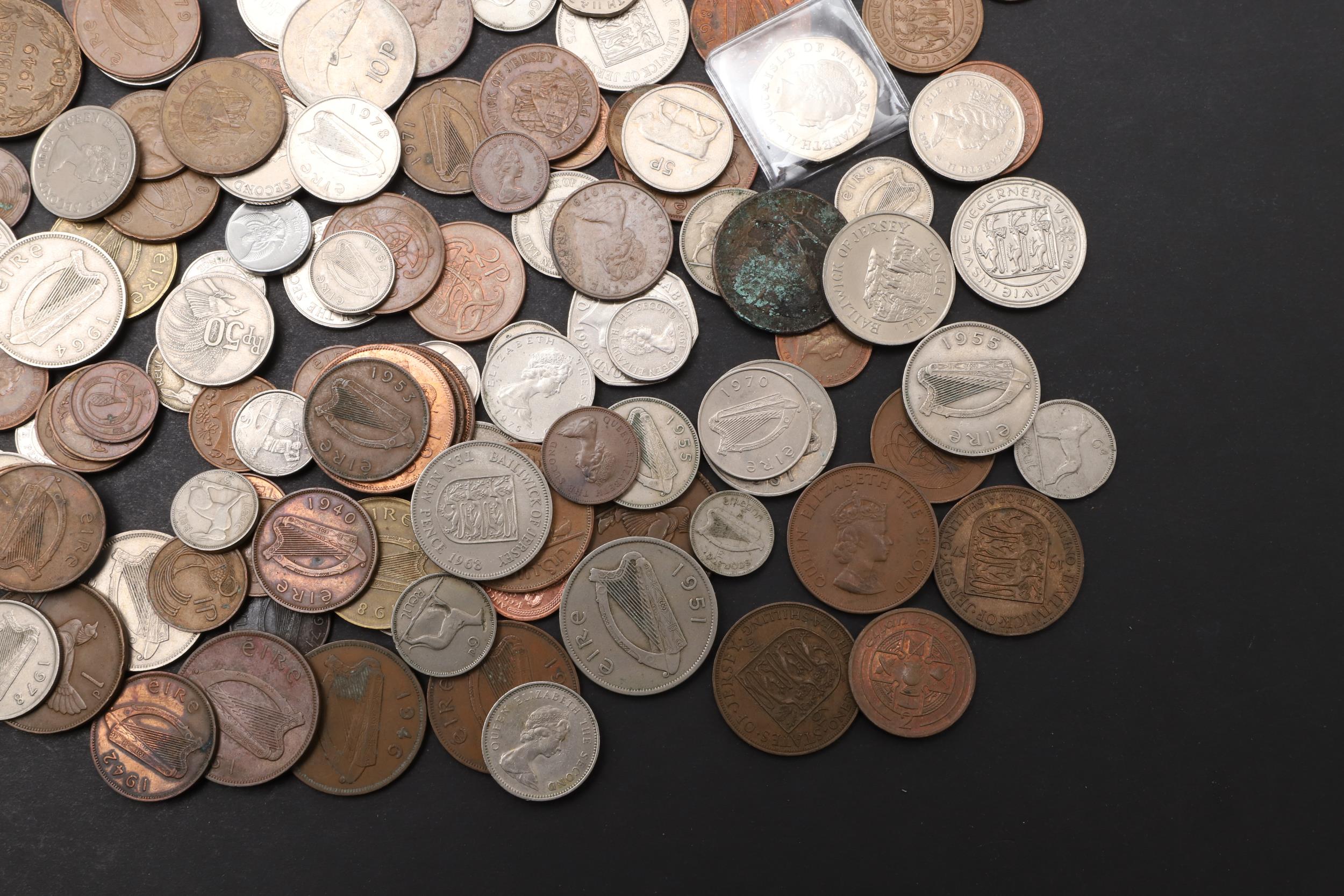 A COLLECTION OF WORLD COINS TO INCLUDE COINS FOR IRELAND, JERSEY, ISLE OF MAN AND GUERNSEY. - Image 10 of 10