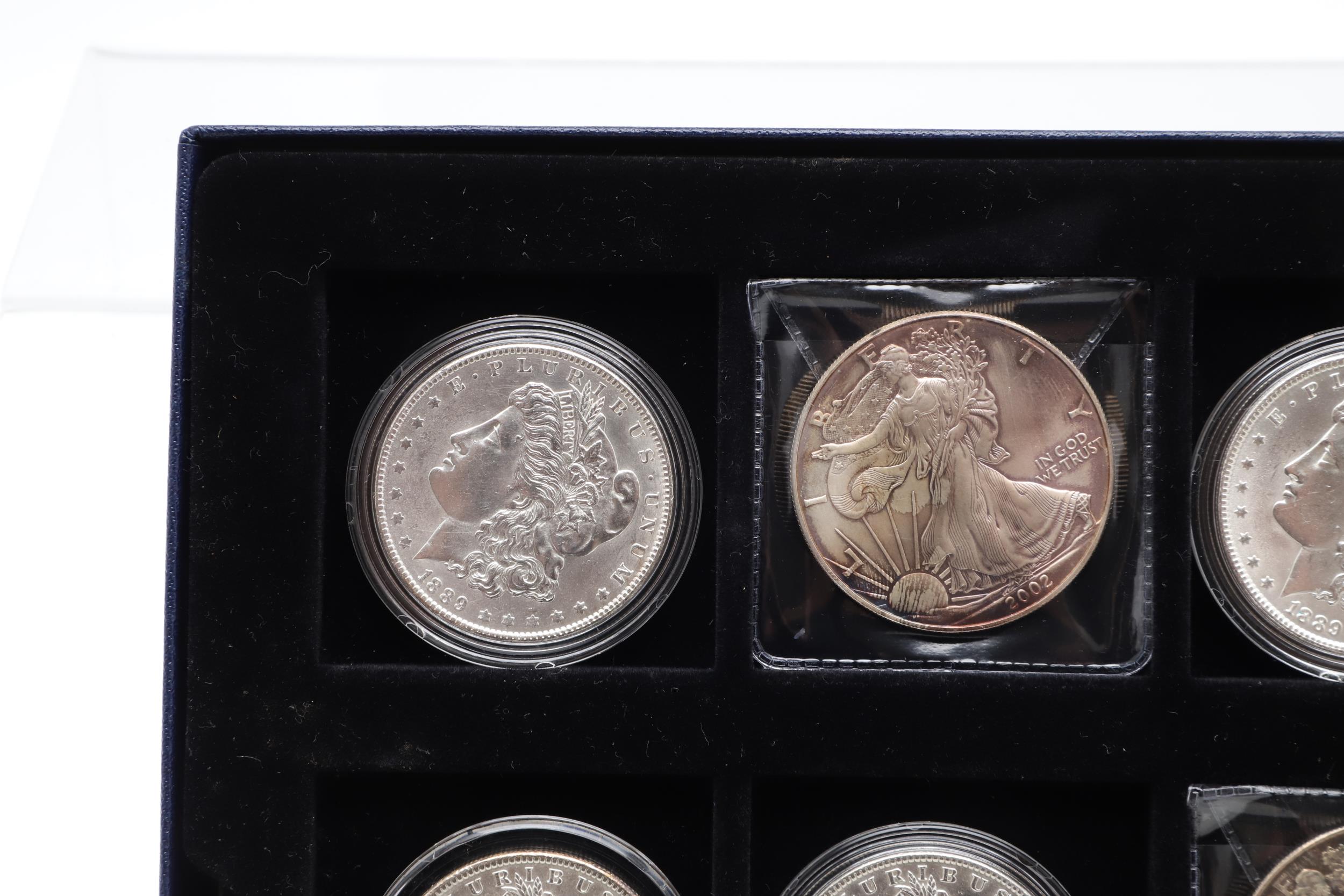 A COLLECTION OF TWELVE AMERICAN DOLLARS TO INCLUDE SILVER MORGAN DOLLARS. - Bild 3 aus 9