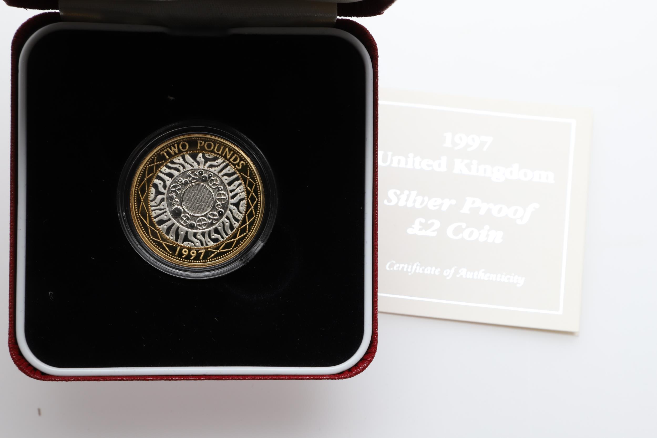 A COLLECTION OF ROYAL MINT SILVER PROOF COINS TO INCLUDE A 1994 D-DAY COMMEMORATIVE FIFTY PENCE AND - Image 14 of 17