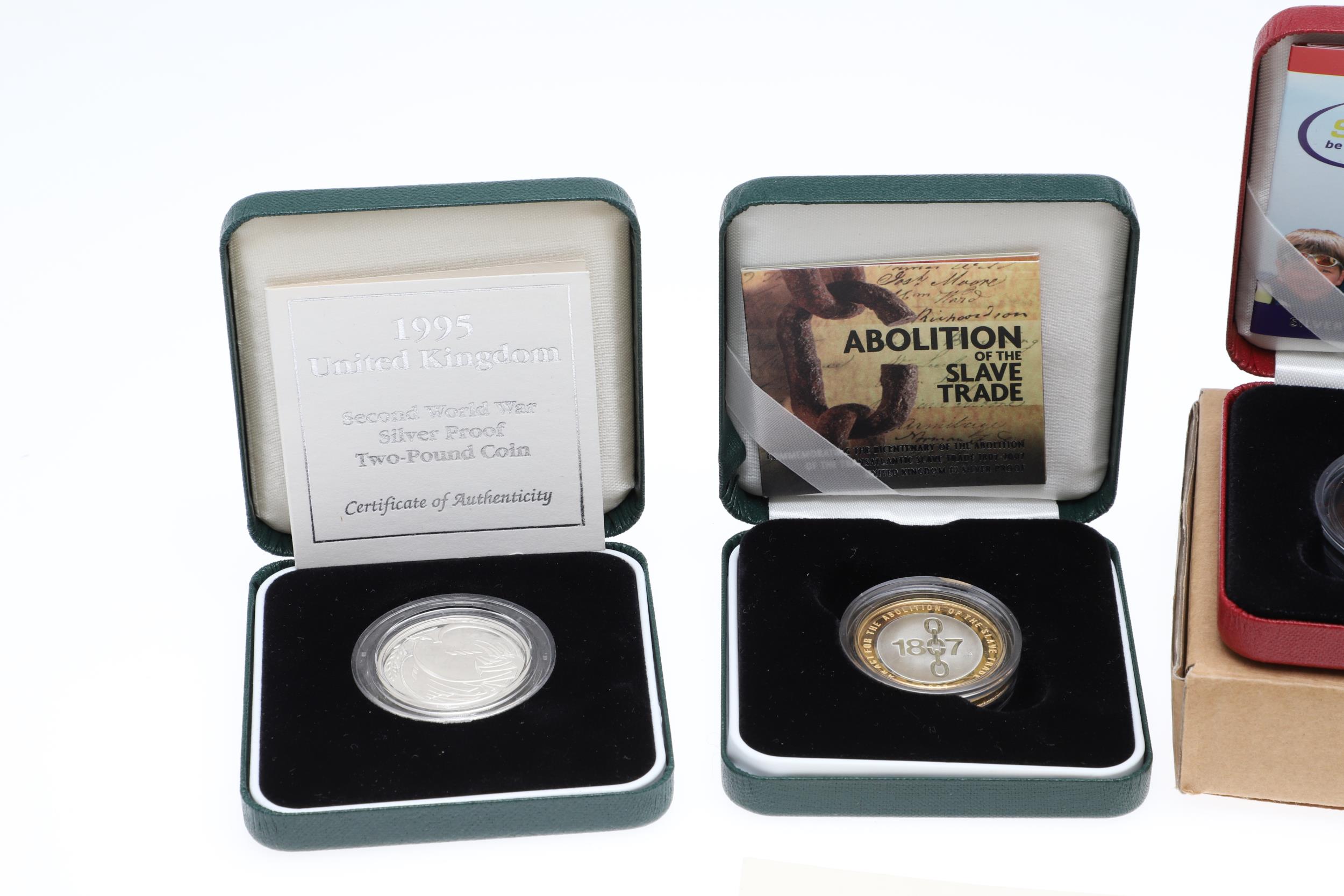 A COLLECTION OF FIVE ROYAL MINT SILVER PROOF COINS INCLUDING ABOLITION OF SLAVERY £2.00 COIN. - Bild 2 aus 10
