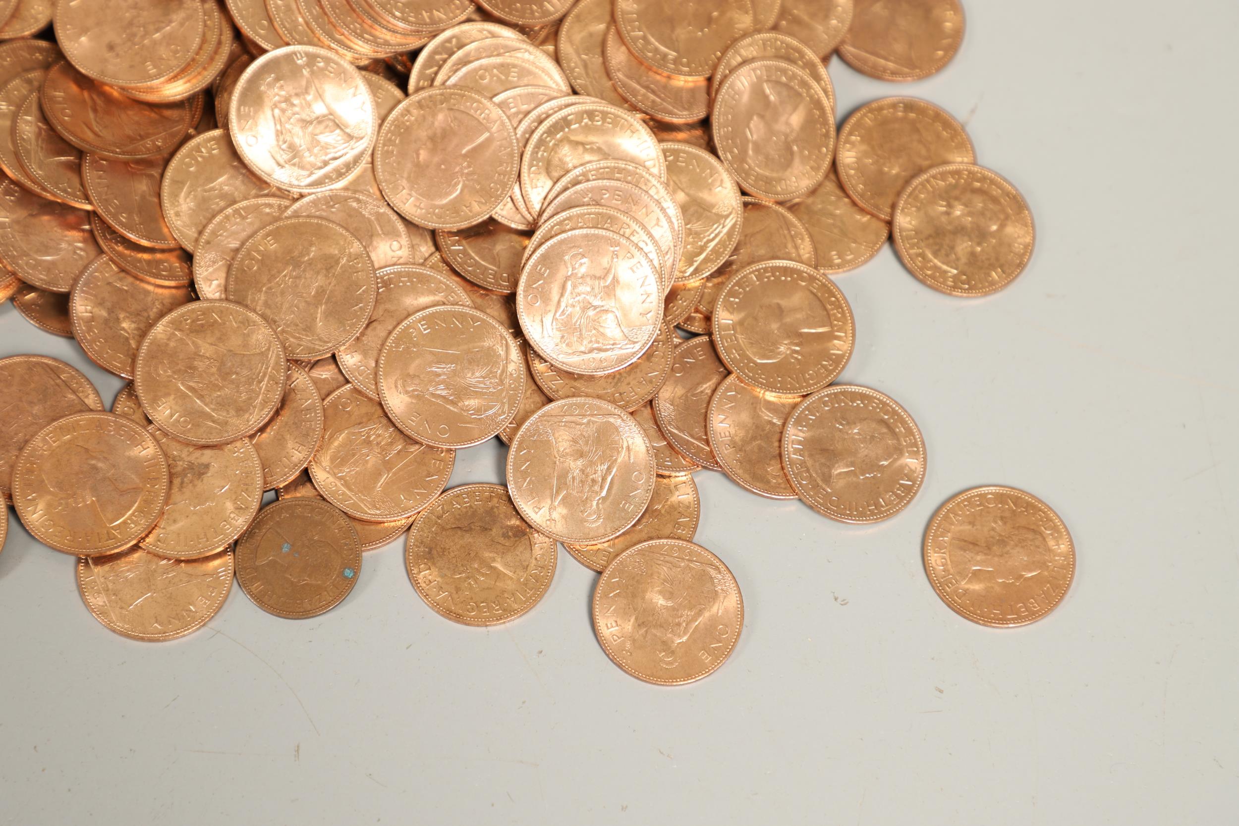 A COLLECTION OF APPROXIMATELY 1,000 UNCIRCULATED ELIZABETH PENNY COINS, 1967. - Image 4 of 9