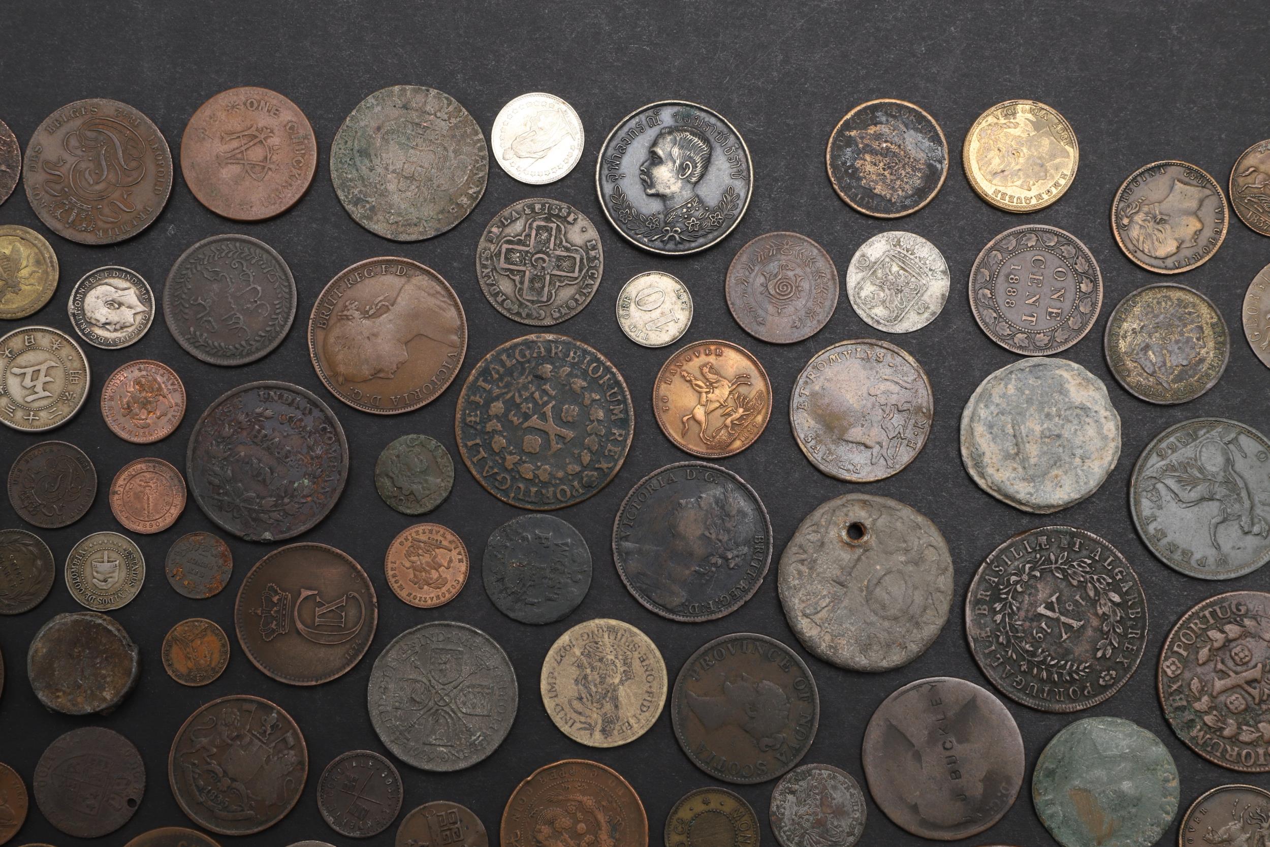 A COLLECTION OF WORLD COINS TO INCLUDE SILVER AND LARGE COPPER. - Bild 4 aus 7