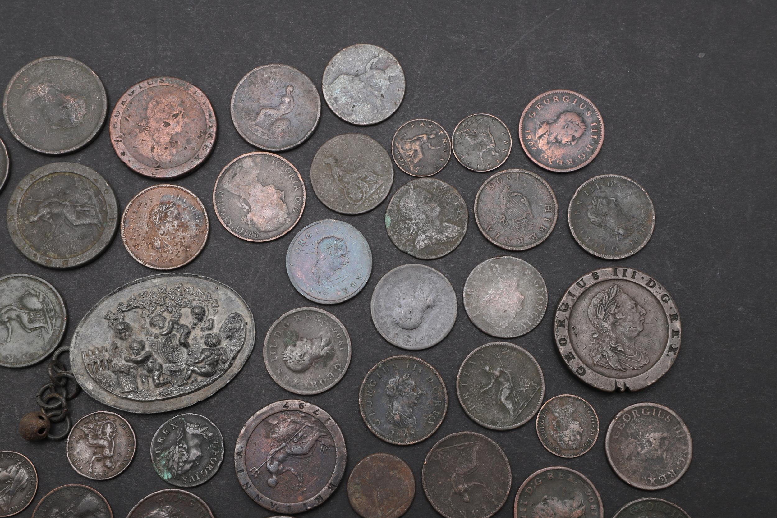 A COLLECTION OF GEORGE III COPPER AND OTHER COINS TO INCLUDE CARTWHEEL ISSUES. - Image 4 of 5
