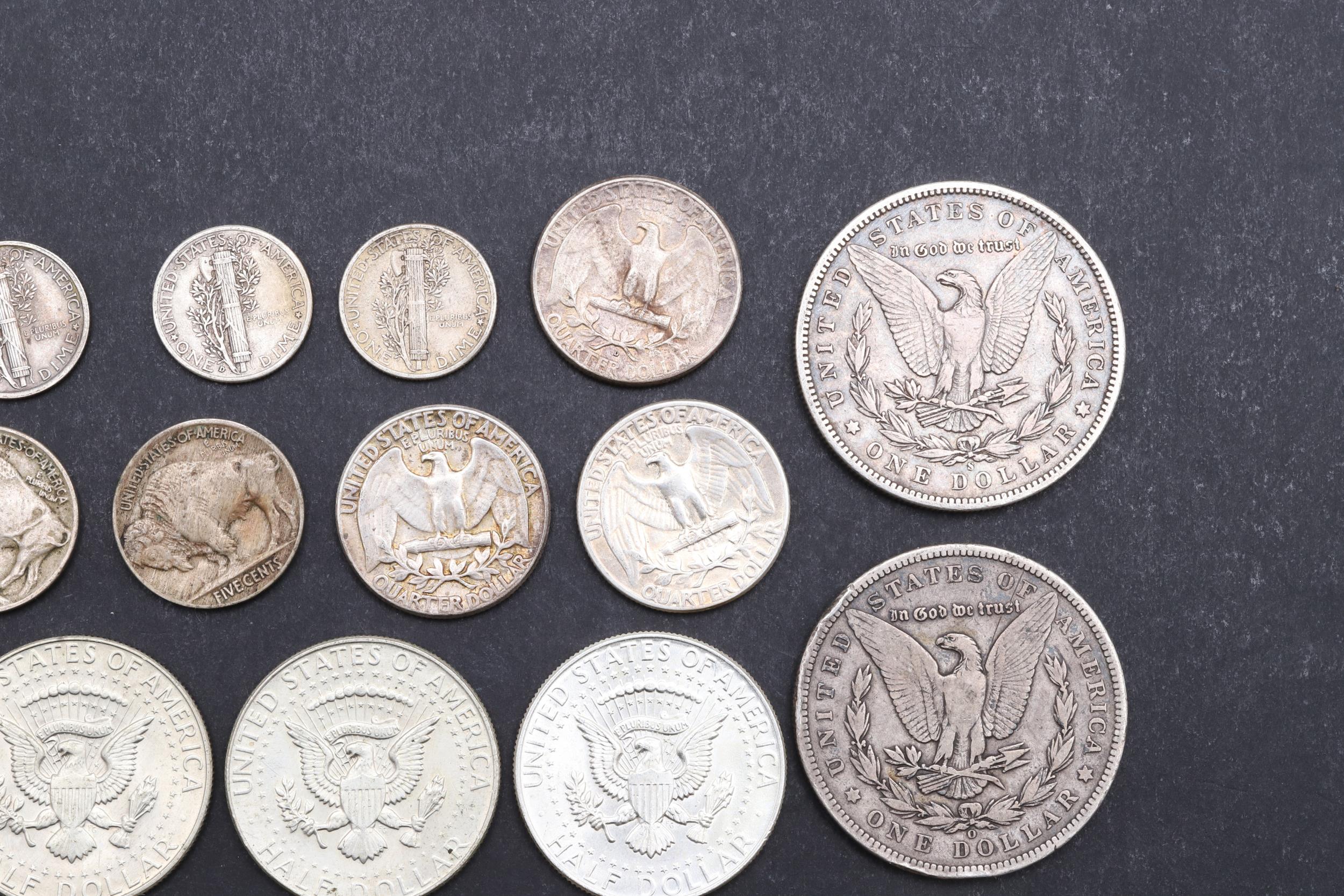 A COLLECTION OF AMERICAN DOLLARS, 1889 AND LATER, WITH OTHER SMALLER DENOMINATIONS. - Bild 6 aus 10