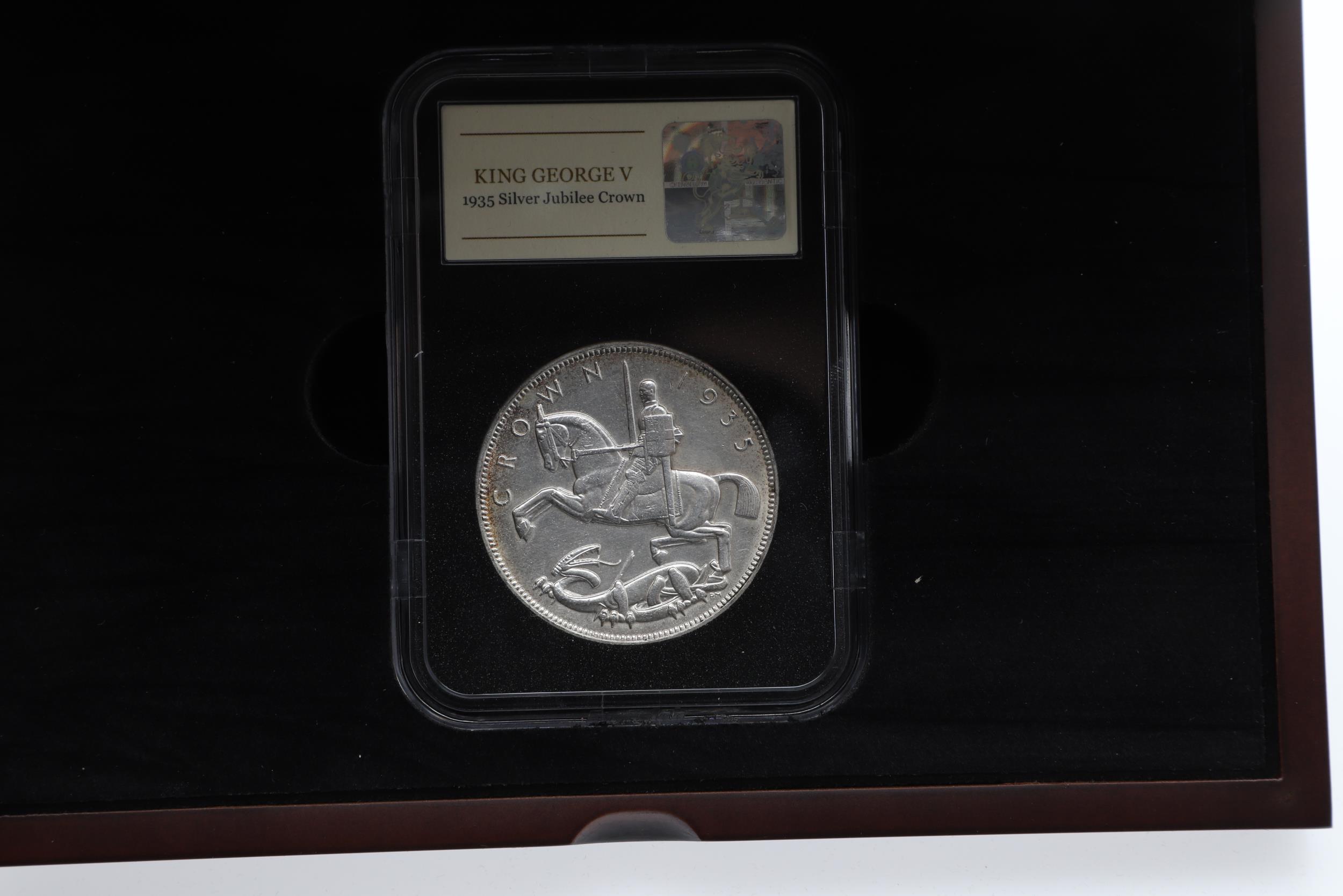 A COLLECTION OF AMERICAN AND OTHER HISTORIC SILVER ISSUES IN PRESENTATION CASES. - Bild 12 aus 13