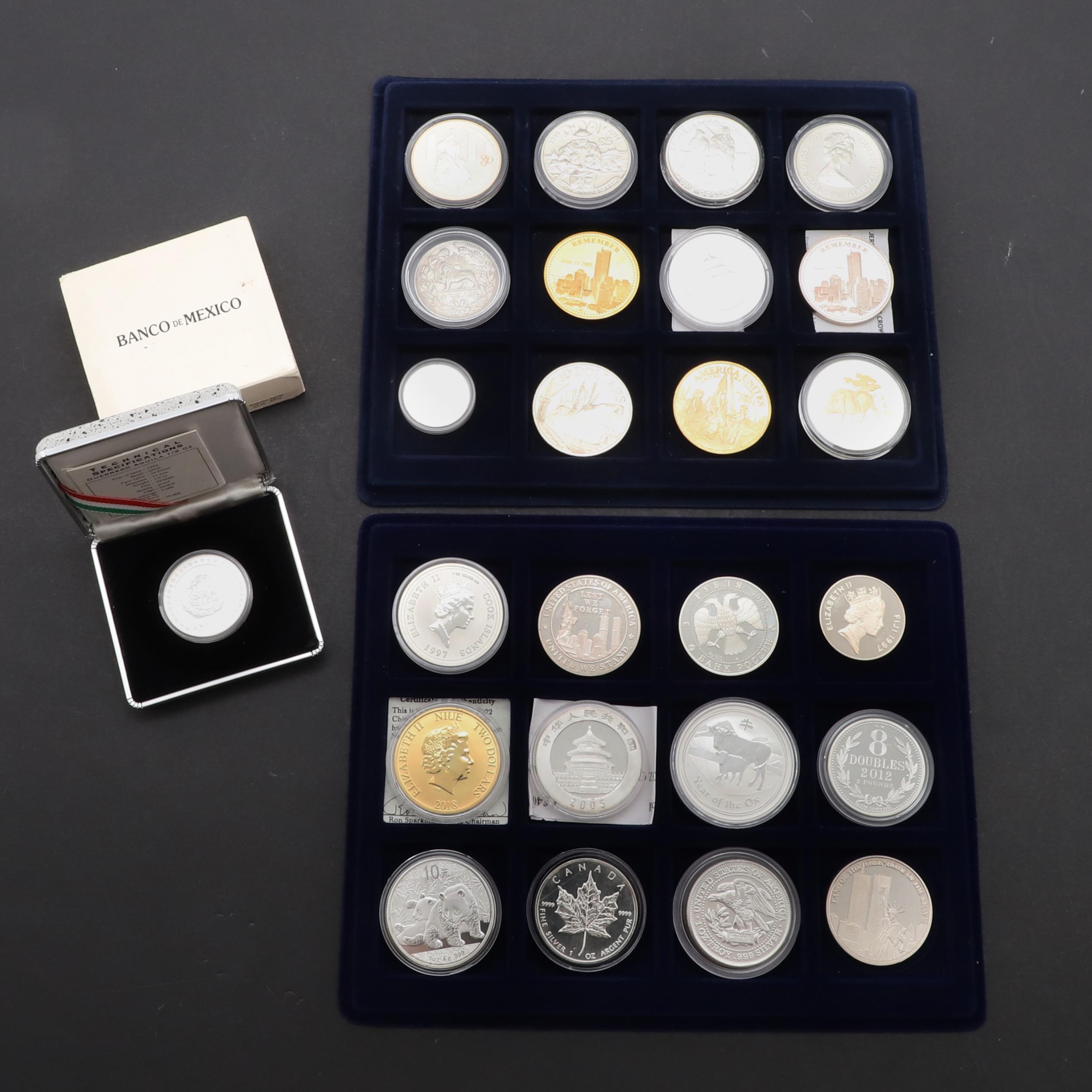 A MIXED COLLECTION OF SILVER, GILT AND OTHER CROWN SIZED COINS TO INCLUDE A COOK ISLANDS DOLLAR 1997