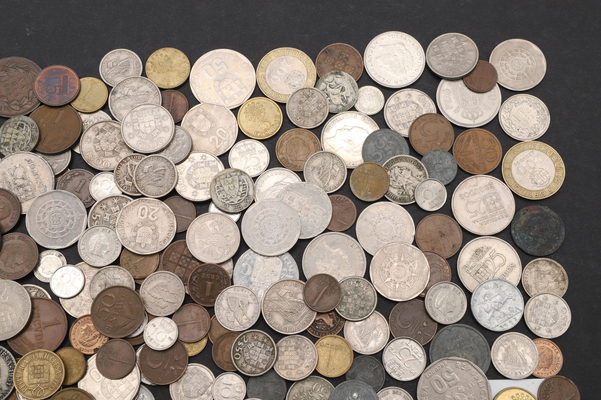 A MIXED COLLECTION OF PORTUGUESE, DUTCH AND OTHER WORLD COINS. - Image 3 of 5