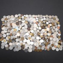 A LARGE COLLECTION OF 19TH AND 20th CENTURY EUROPEAN COINS TO INCLUDE GERMANY, SPAIN AND ITALY.