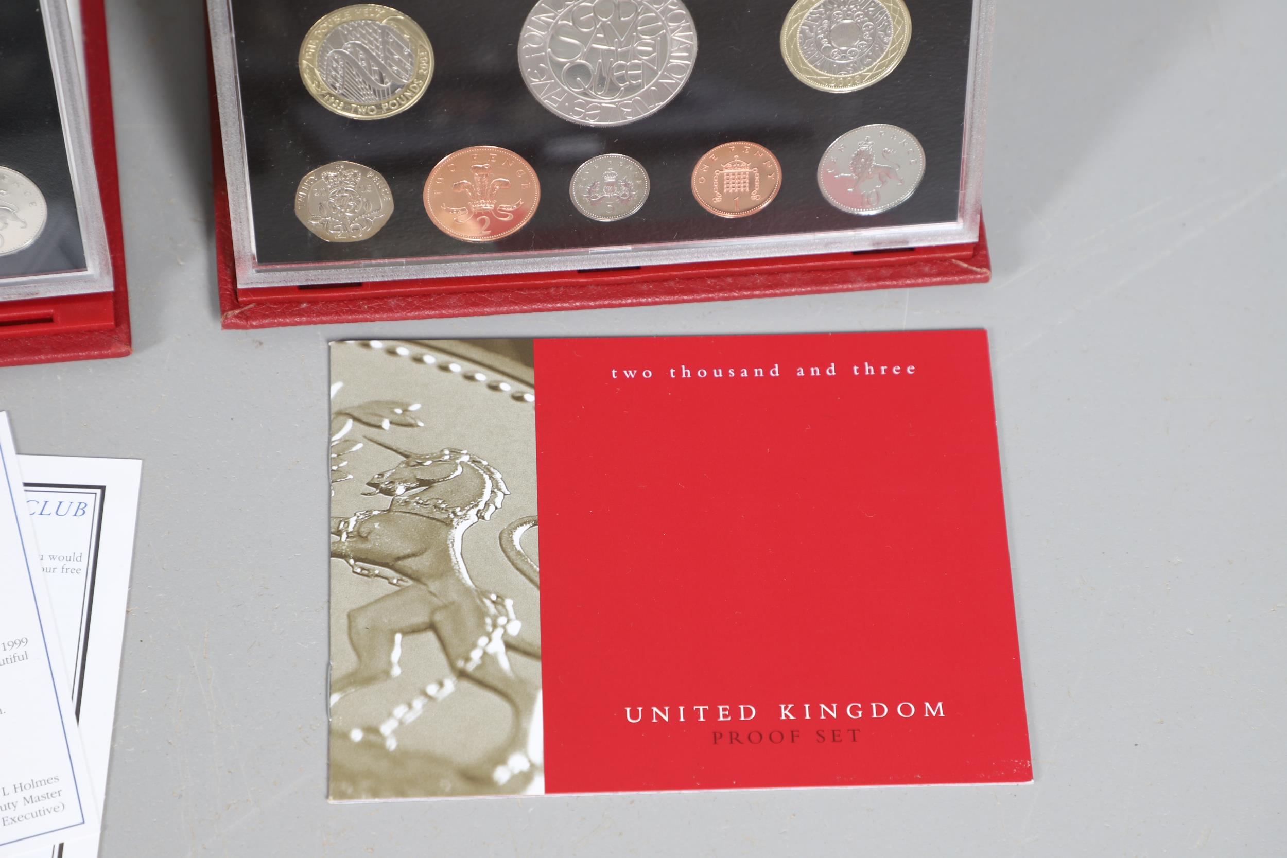 A COLLECTION OF ROYAL MINT UNCIRCULATED AND PROOF YEAR SETS. - Bild 11 aus 18