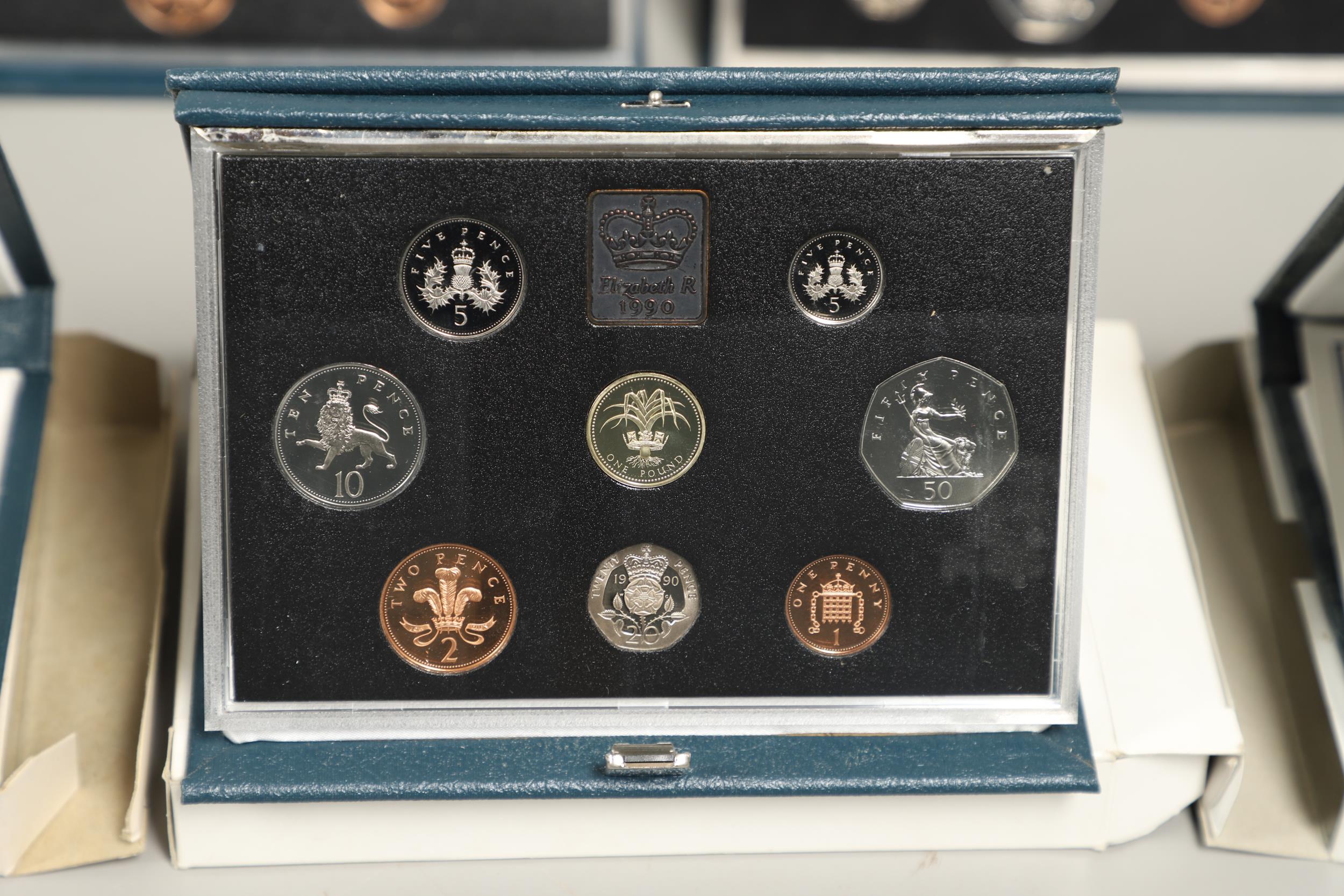 A COLLECTION OF THIRTEEN ROYAL MINT ANNUAL PROOF COIN COLLECTIONS. 1983-1997. - Bild 6 aus 14