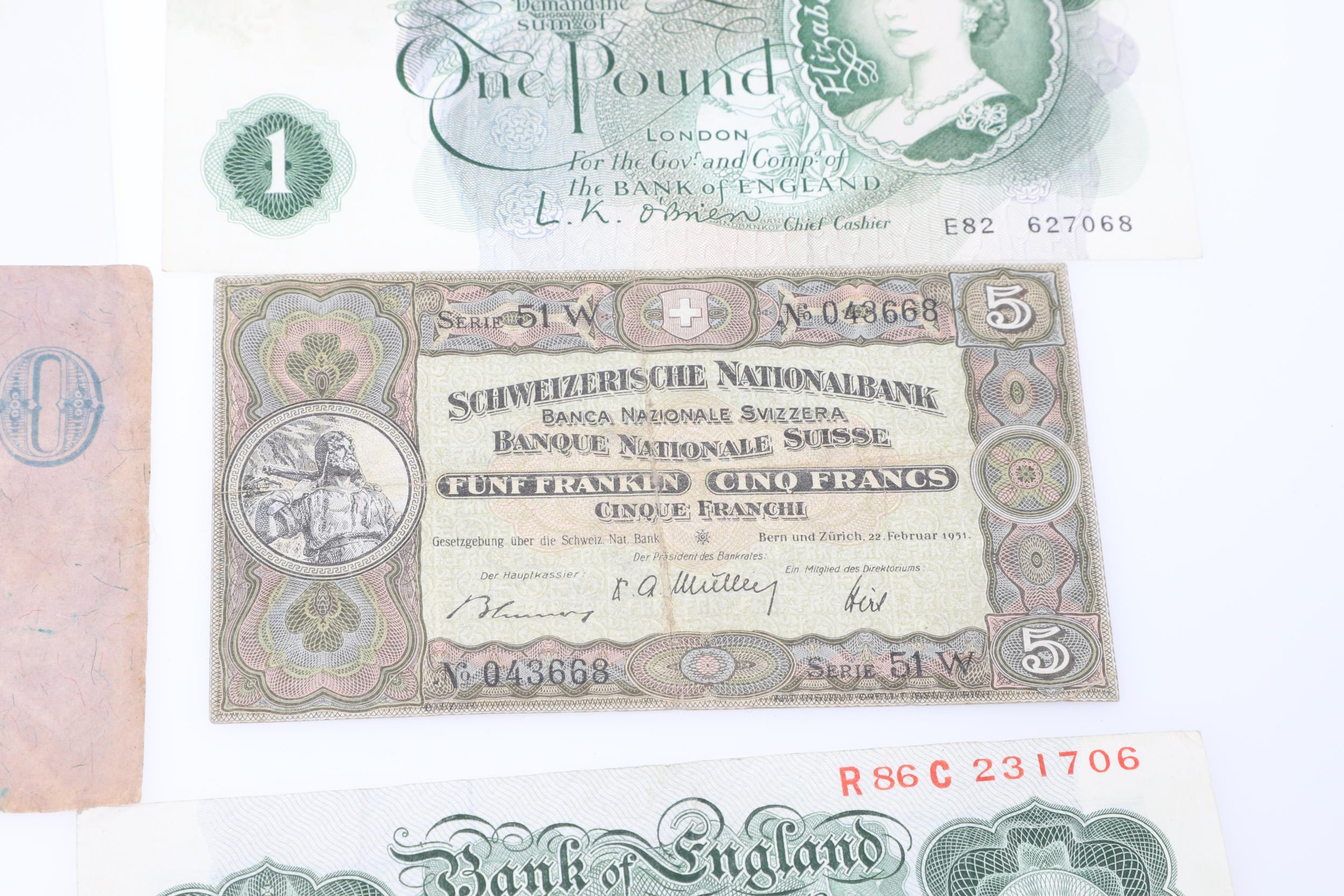 A SMALL COLLECTION OF BANKNOTES TO INCLUDE SEVENTEEN CONSECUTIVE TEN SHILLING NOTES. - Image 15 of 17