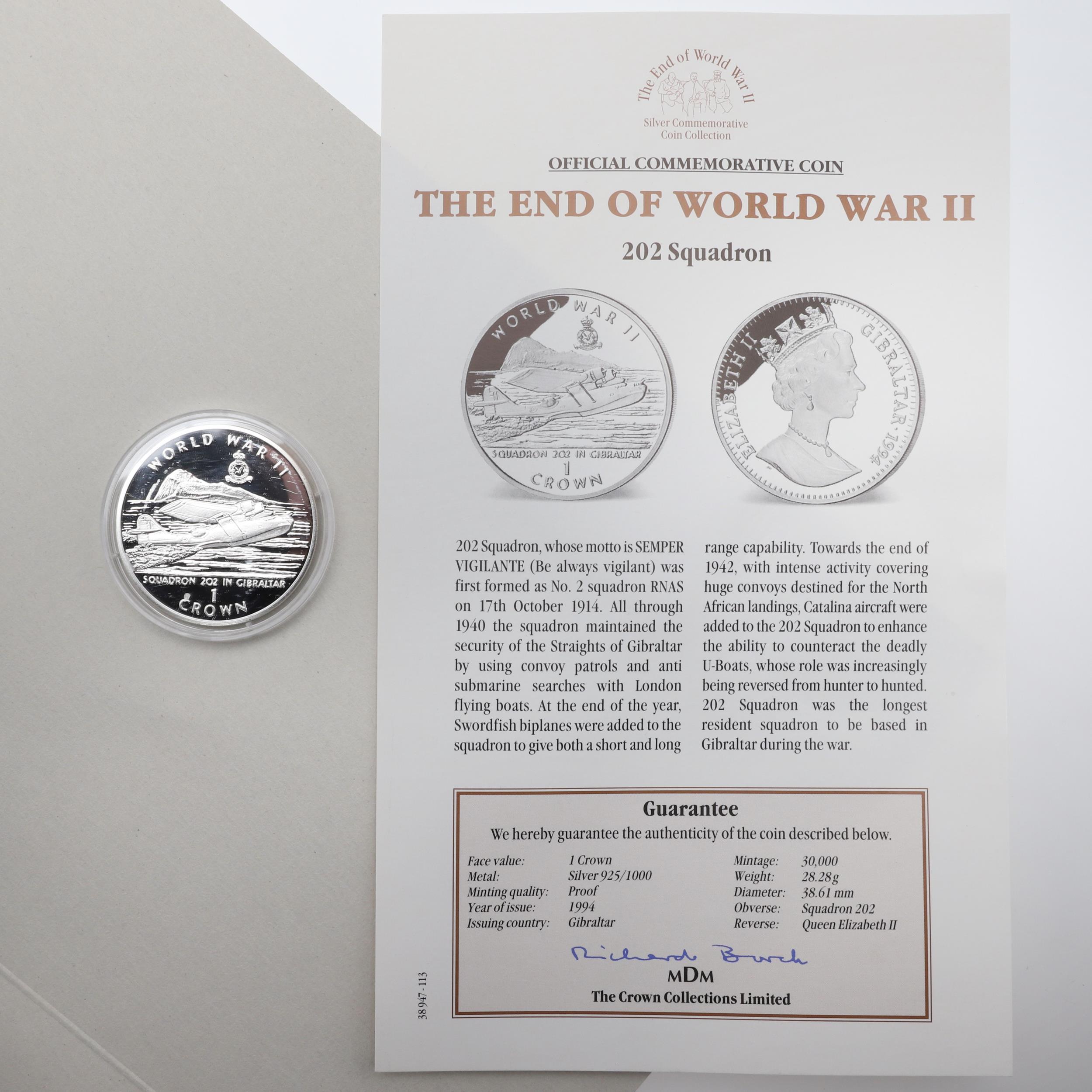 A COLLECTION OF 'THE END OF WORLD WAR II' SILVER PROOF CROWNS. - Bild 11 aus 12