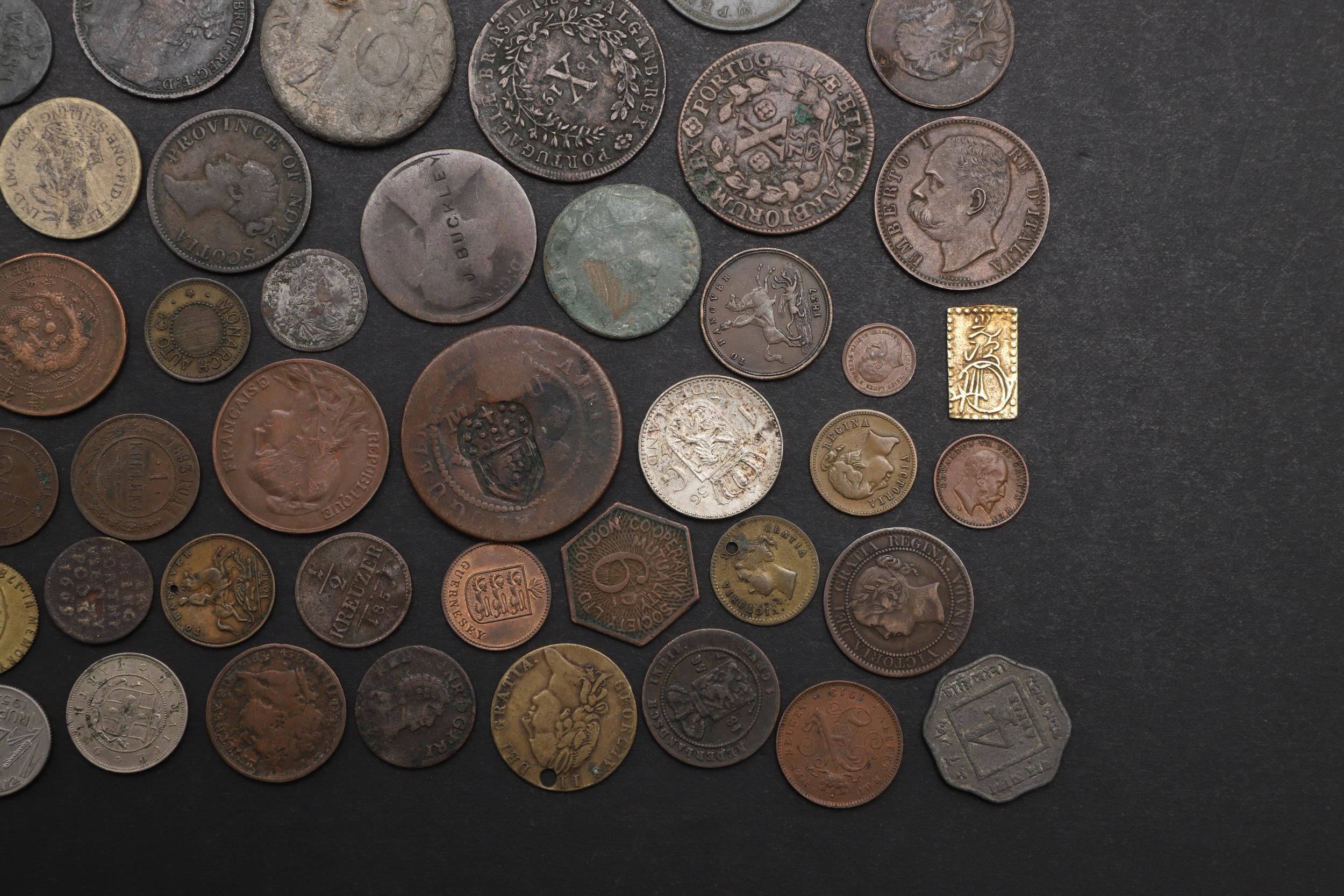 A COLLECTION OF WORLD COINS TO INCLUDE SILVER AND LARGE COPPER. - Bild 7 aus 7