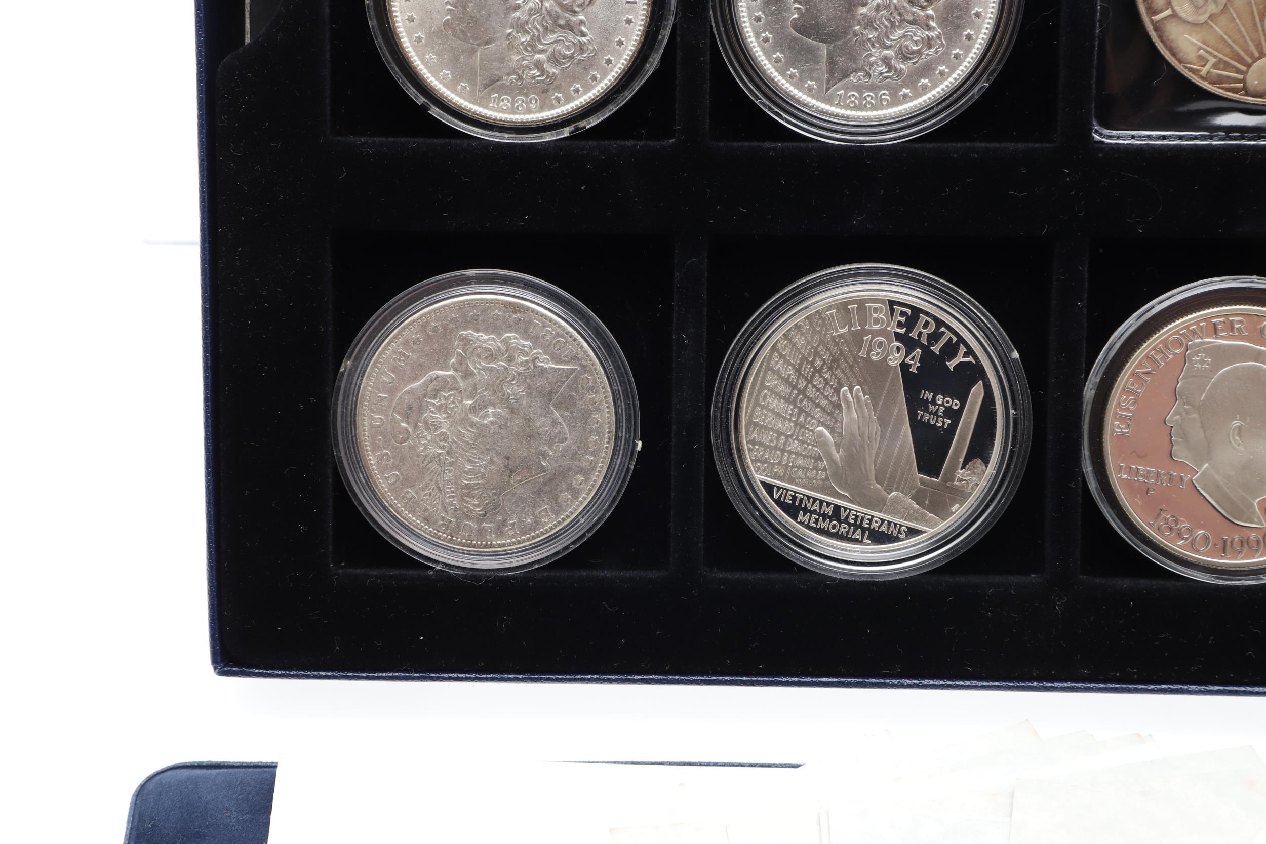 A COLLECTION OF TWELVE AMERICAN DOLLARS TO INCLUDE SILVER MORGAN DOLLARS. - Bild 7 aus 9