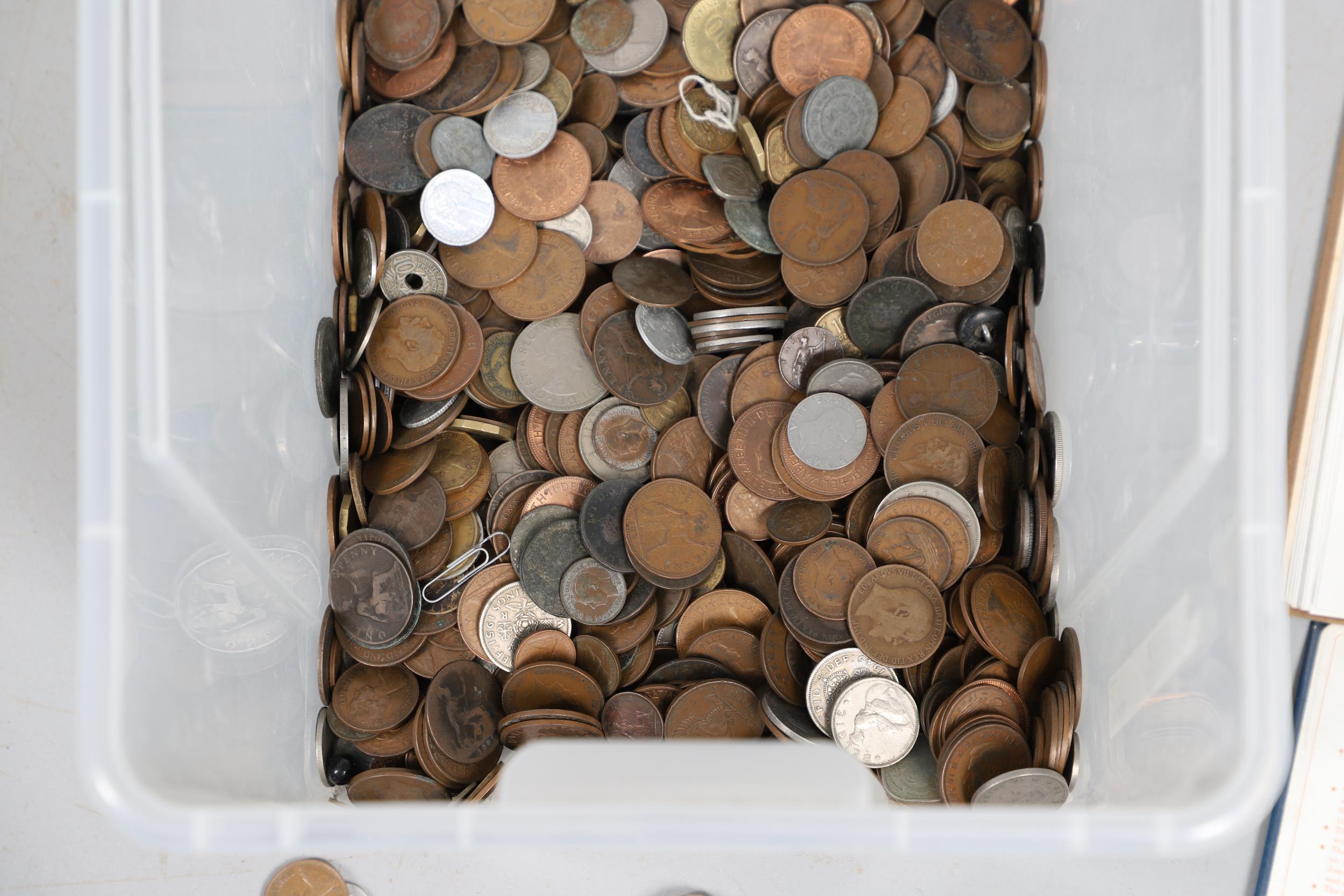 A LARGE COLLECTION OF PRE DECIMAL AND OTHER COINS. - Image 11 of 11