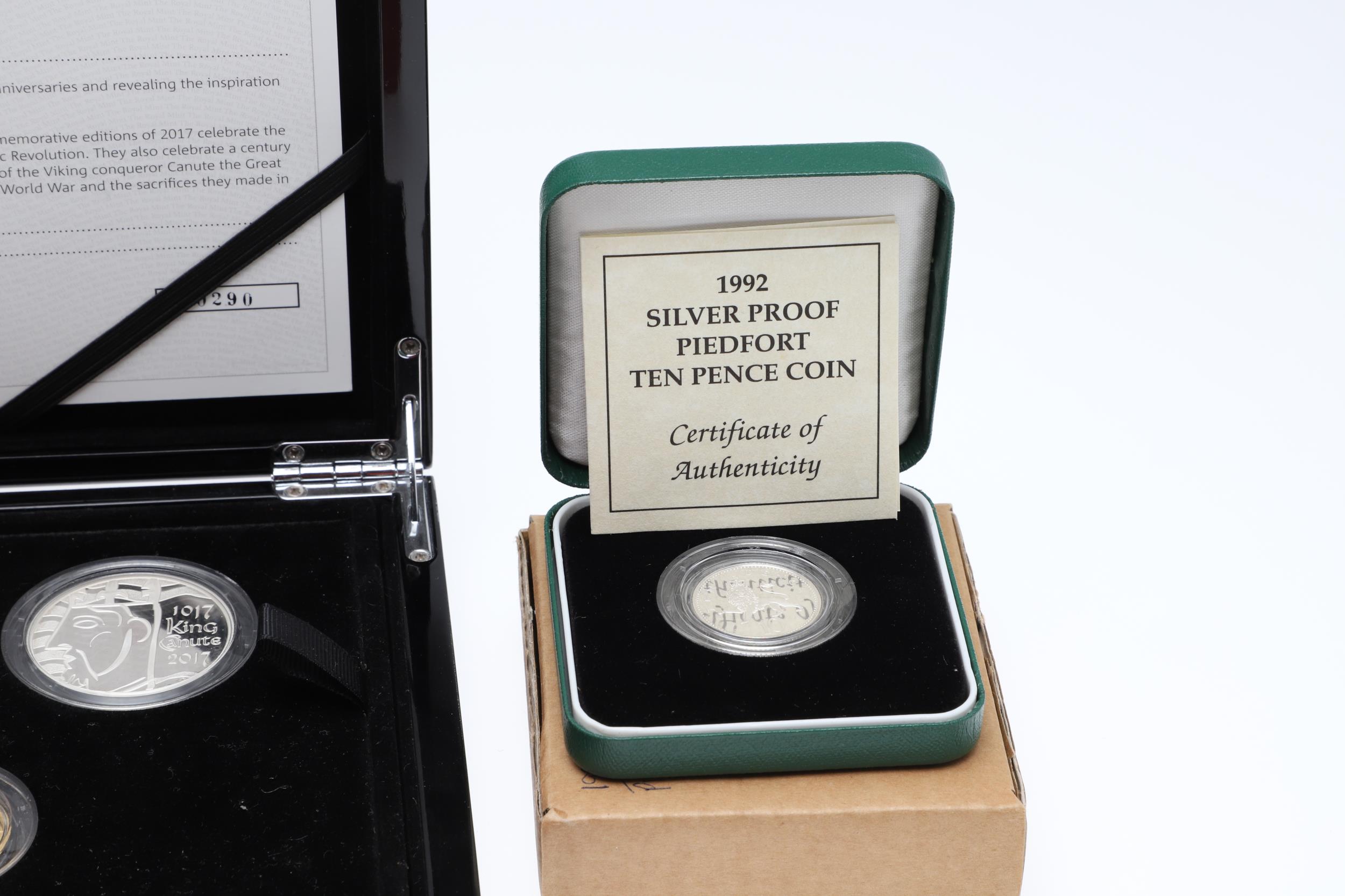 A COLLECTION OF ROYAL MINT PIEDFORT ISSUES TO INCLUDE 2017 SILVER PROOF PIEDFORT COIN SET. - Bild 4 aus 15