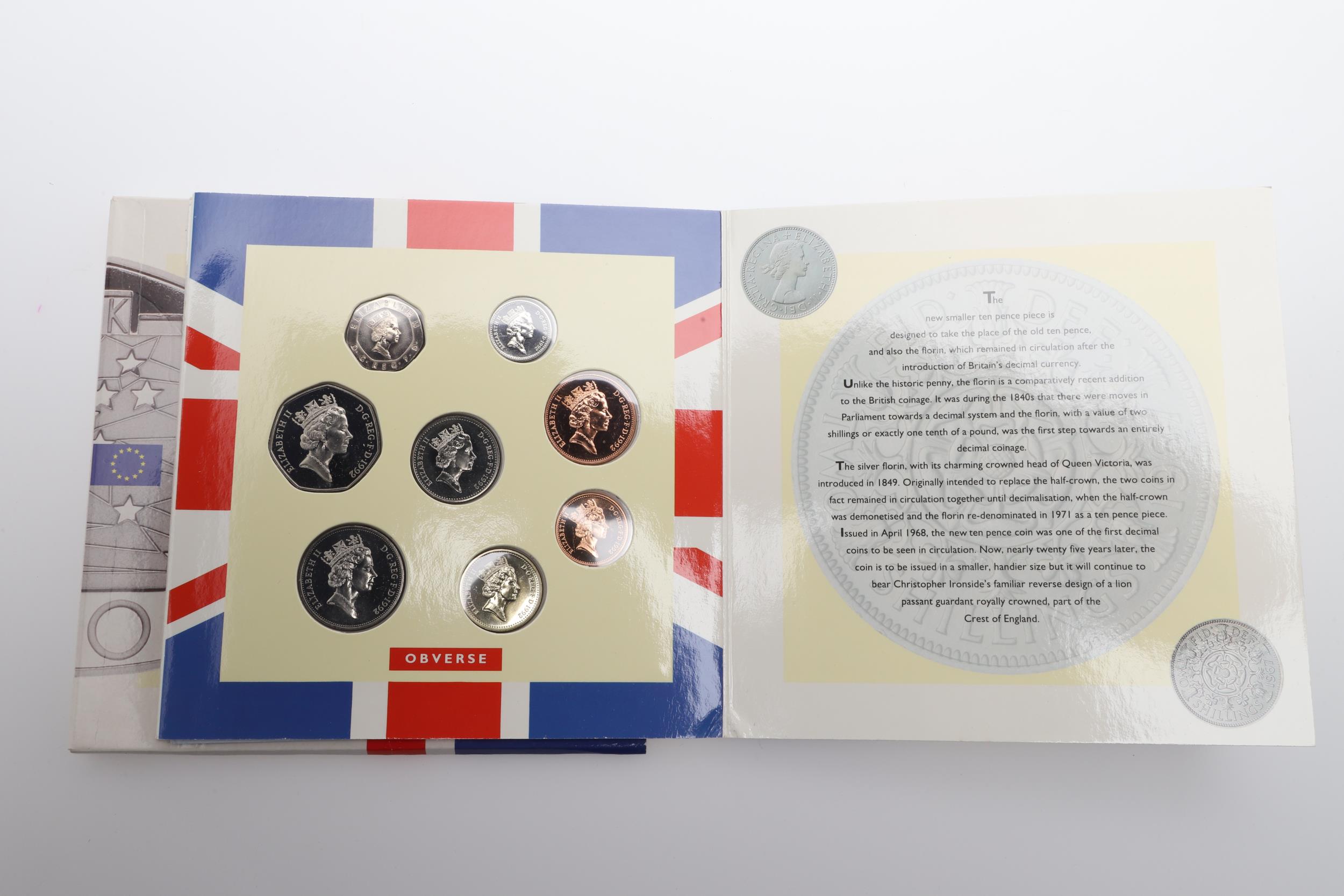 ROYAL MINT UNCIRCULATED COIN SETS FOR 1992 AND 1993 WITH TWO EC PRESIDENCY 50 PENCE PIECES. - Bild 4 aus 7