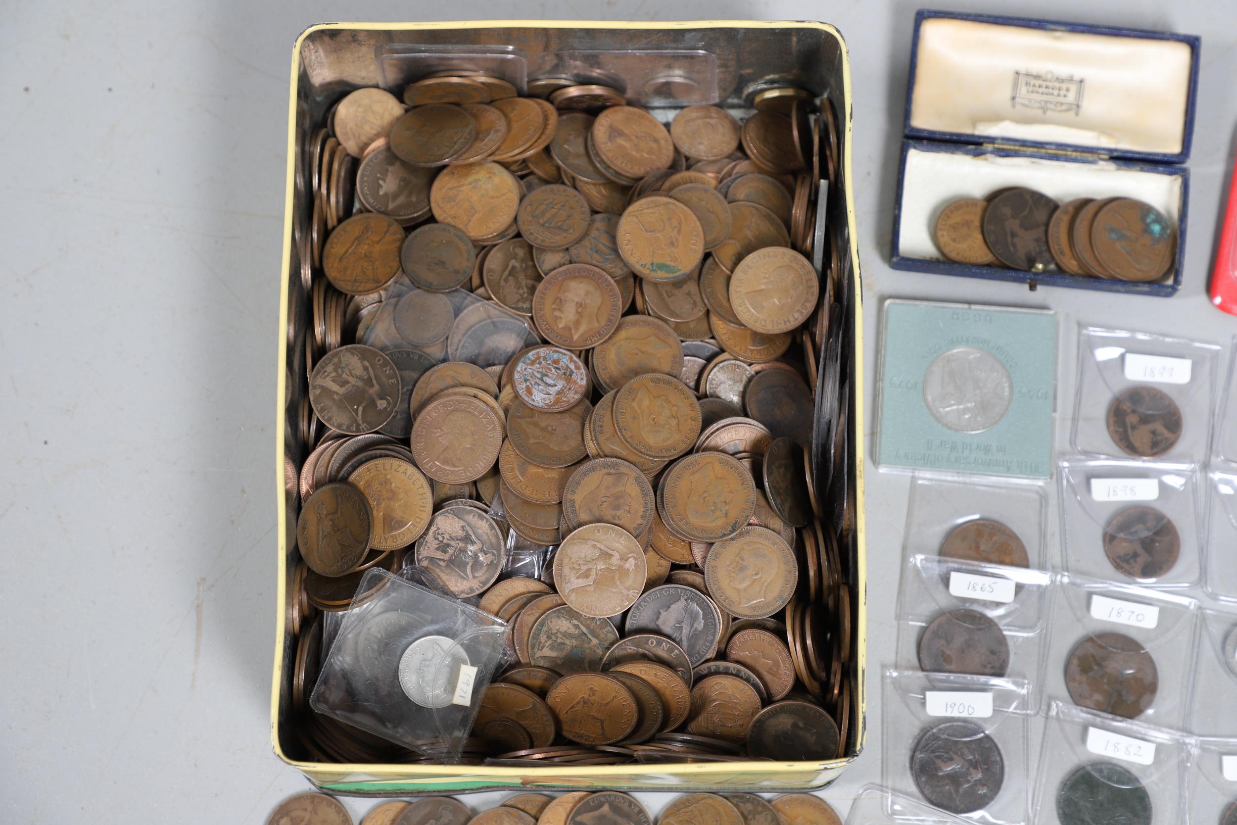 A MIXED COLLECTION OF COINS TO INCLUDE A FESTIVAL OF BRITAIN CROWN AND OTHERS. - Bild 15 aus 17