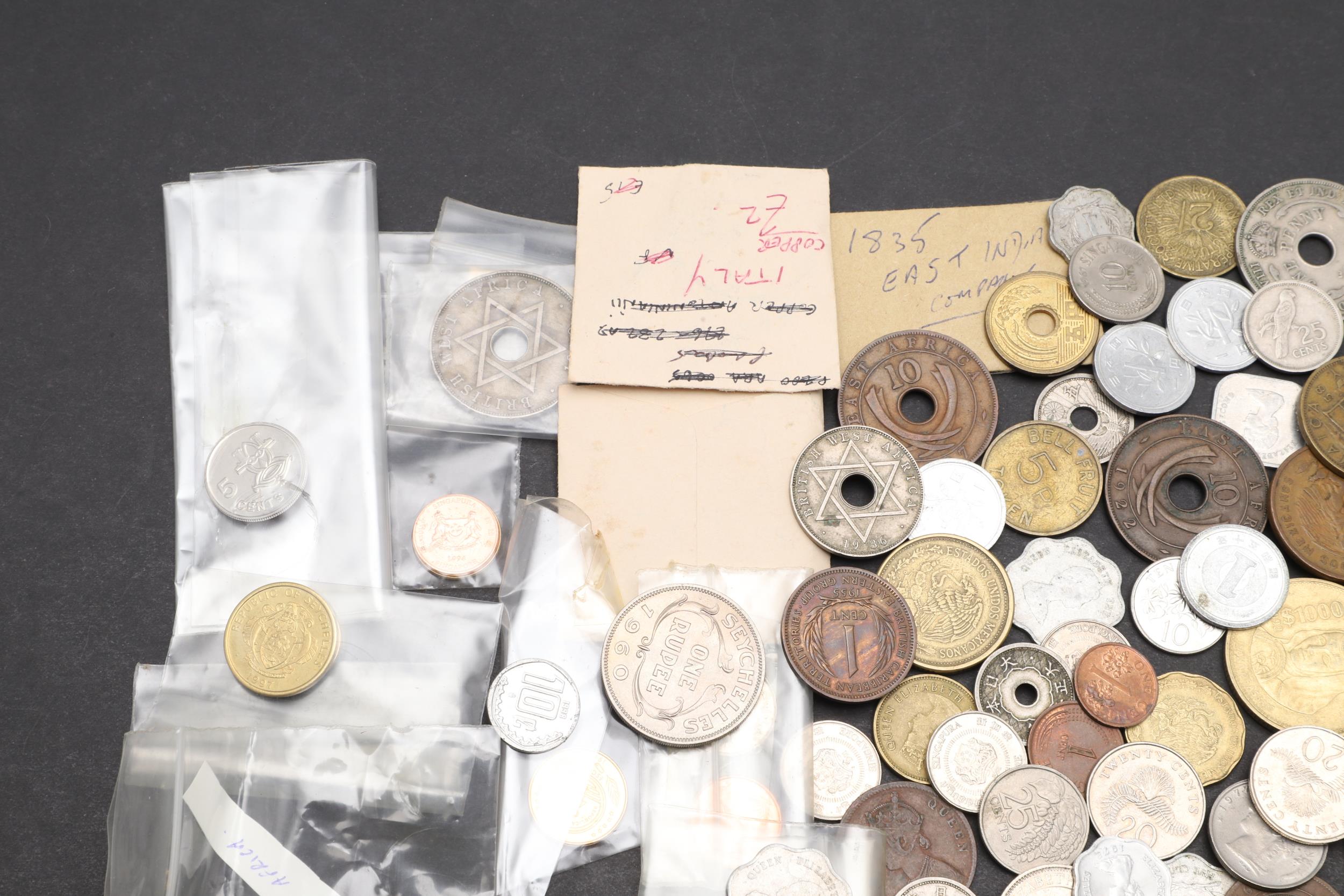 A COLLECTION OF WORLD COINS TO INCLUDE COINS FROM JAPAN, MEXICO AND OTHER COUNTRIES. - Bild 2 aus 10