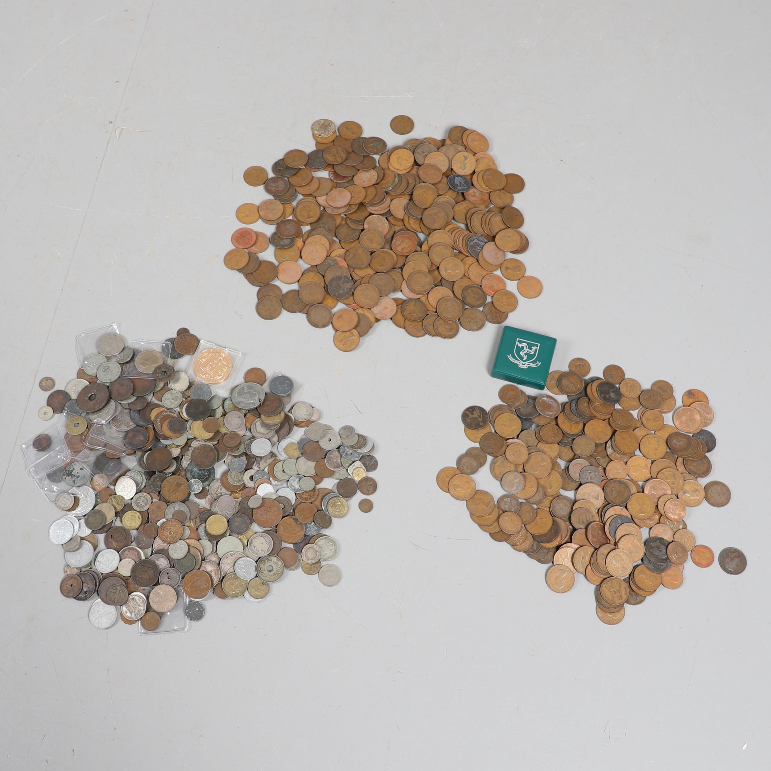 A LARGE COLLECTION OF WORLD COINS AND SIMILAR BRITISH COINS.