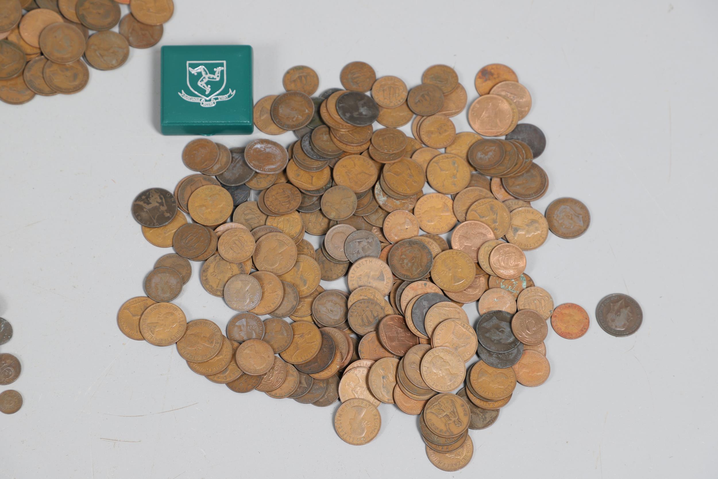 A LARGE COLLECTION OF WORLD COINS AND SIMILAR BRITISH COINS. - Image 2 of 20