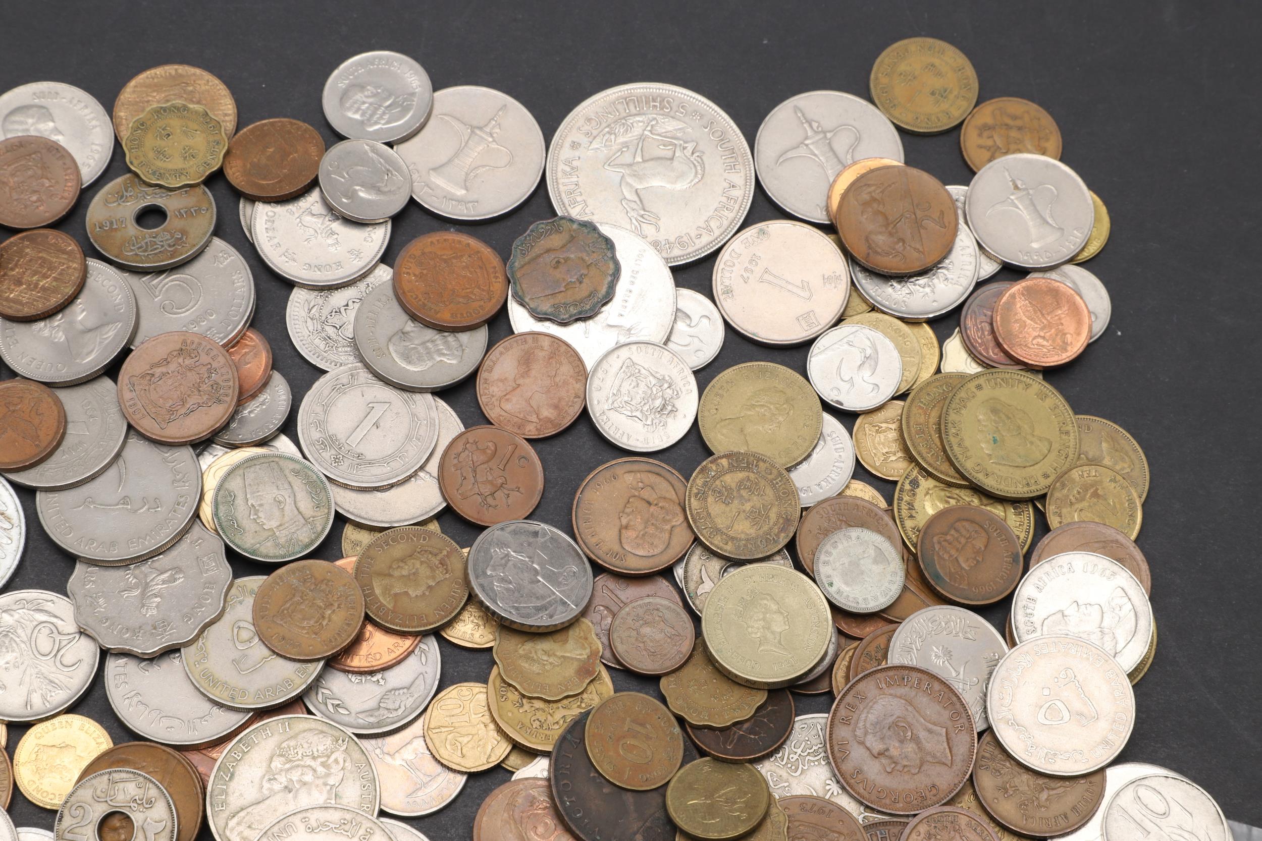 A MIXED COLLECTION OF WORLD COINS TO INCLUDE COINS FROM AFGHANISTAN, EGYPT AND OTHER COUNTRIES. - Bild 3 aus 7