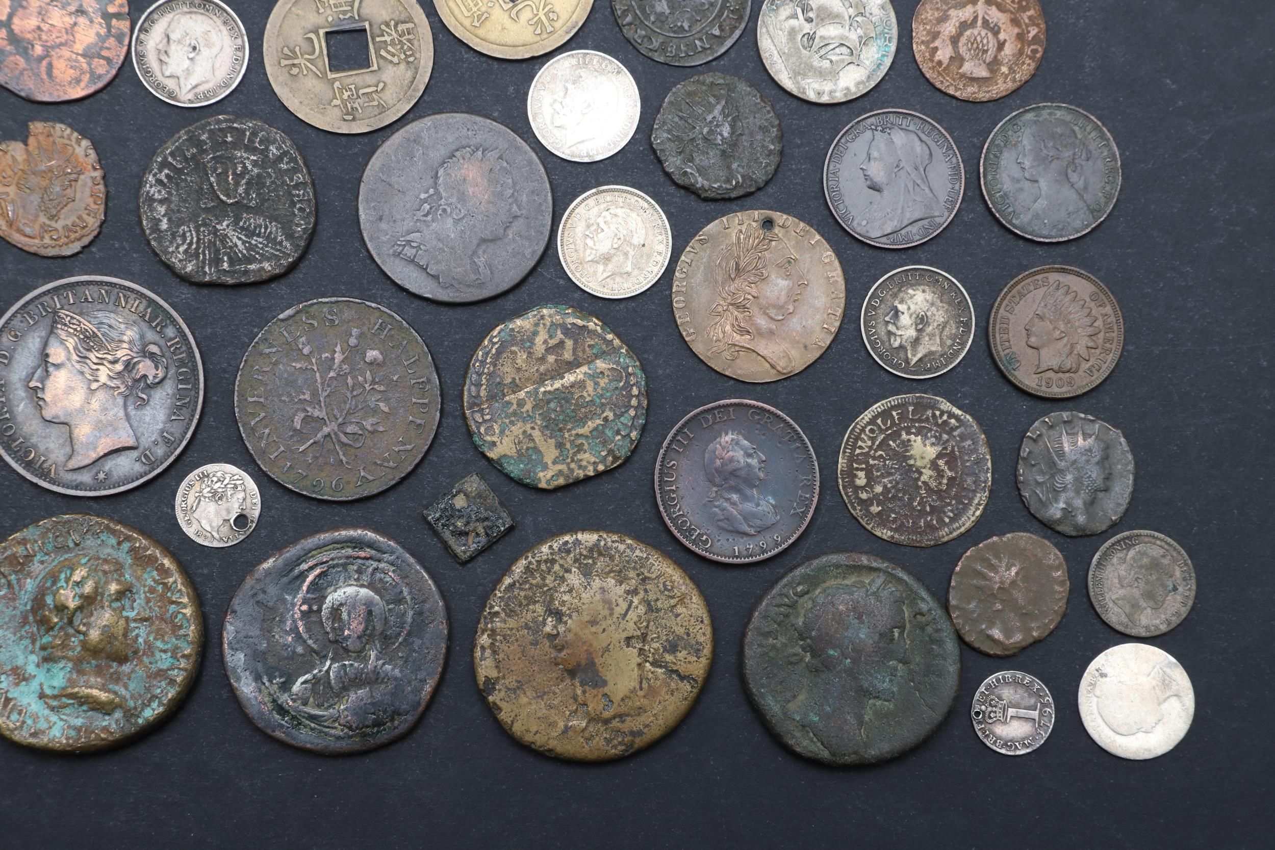 A SMALL COLLECTION OF COINS INCLUDING ROMAN, JETONS AND OTHERS. - Image 4 of 6
