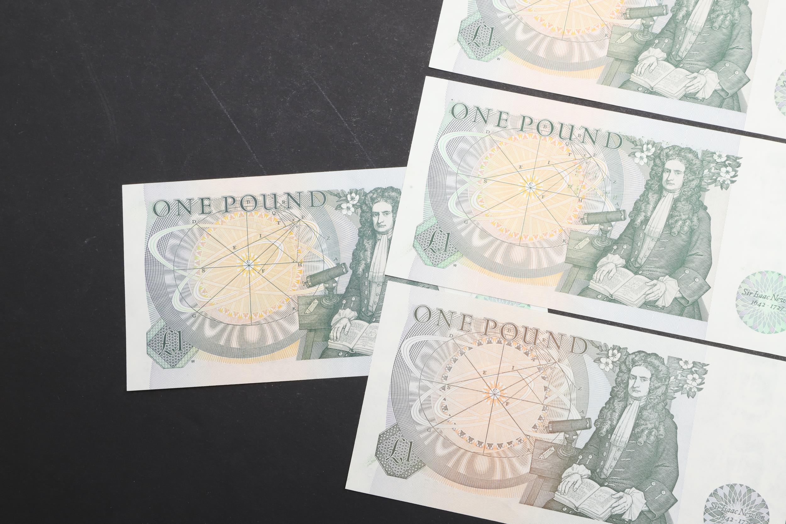 A COLLECTION OF 23 SERIES D ONE POUND NOTES TO INCLUDE CONSECUTIVE RUNS. - Image 9 of 10