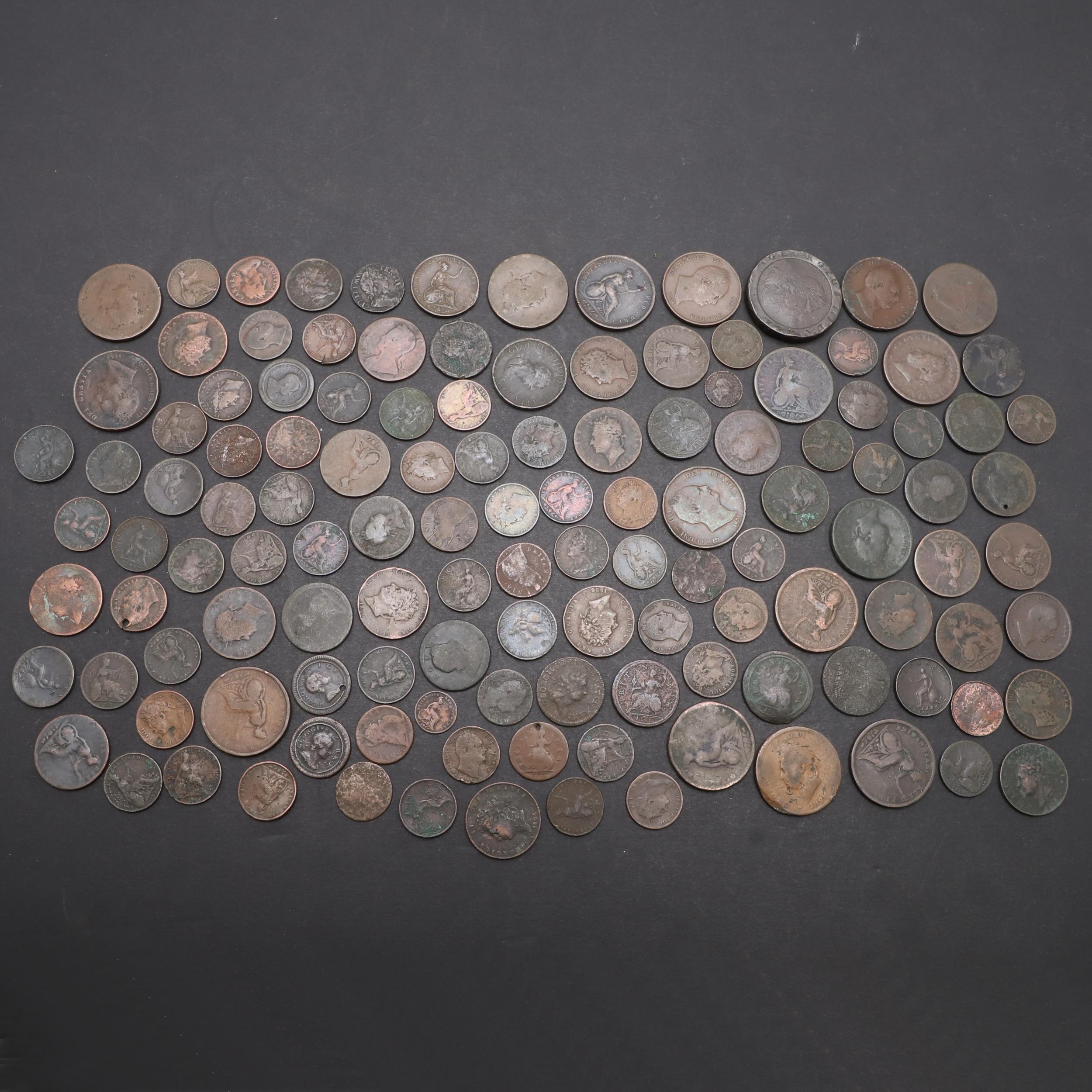 A COLLECTION OF 17TH AND 18TH CENTURY COPPER TO INCLUDE FARTHINGS AND OTHERS.