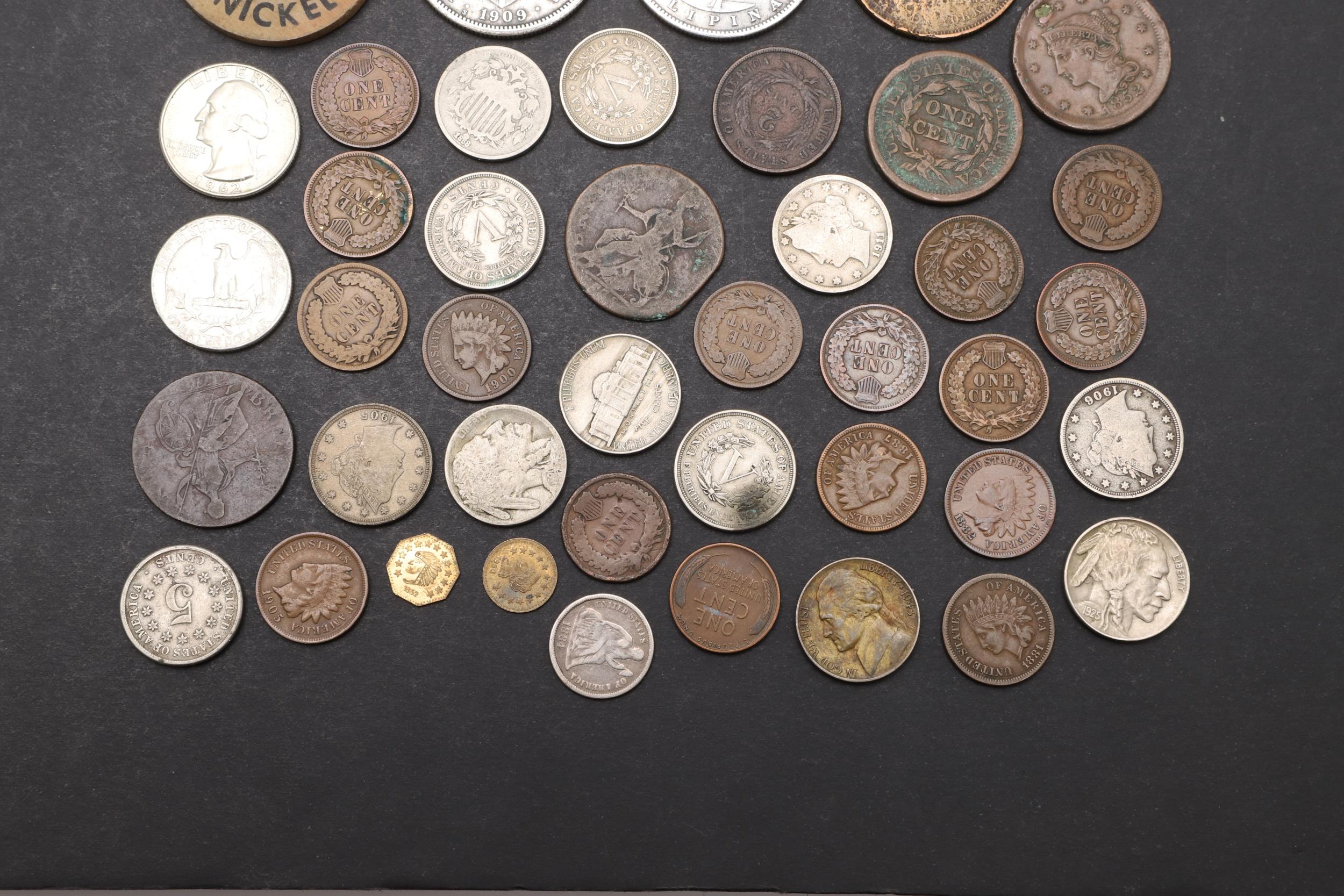 A COLLECTION OF AMERICAN COINS TO INCLUDE FILIPINAS ONE PESO. - Bild 3 aus 4