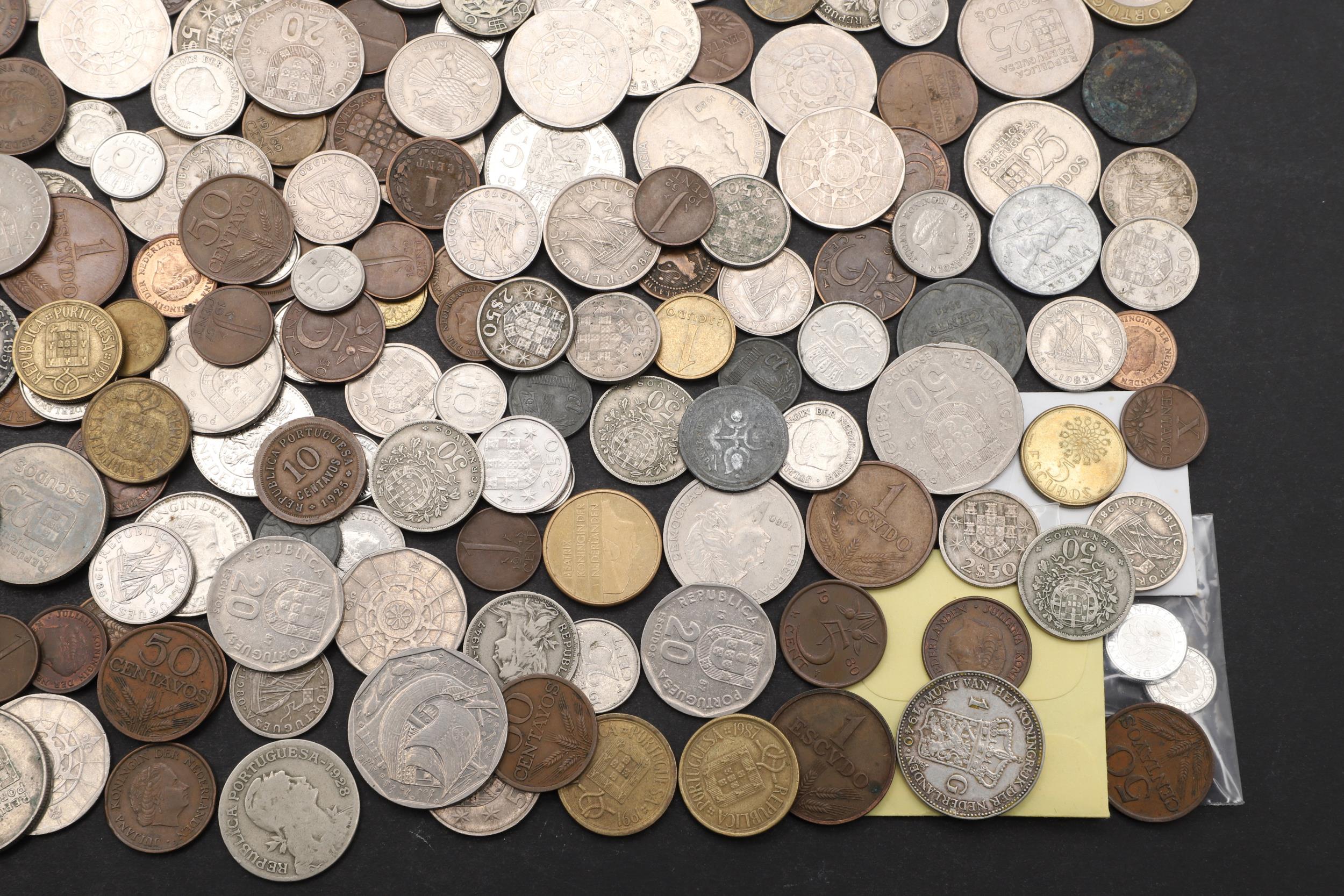 A MIXED COLLECTION OF PORTUGUESE, DUTCH AND OTHER WORLD COINS. - Image 5 of 5
