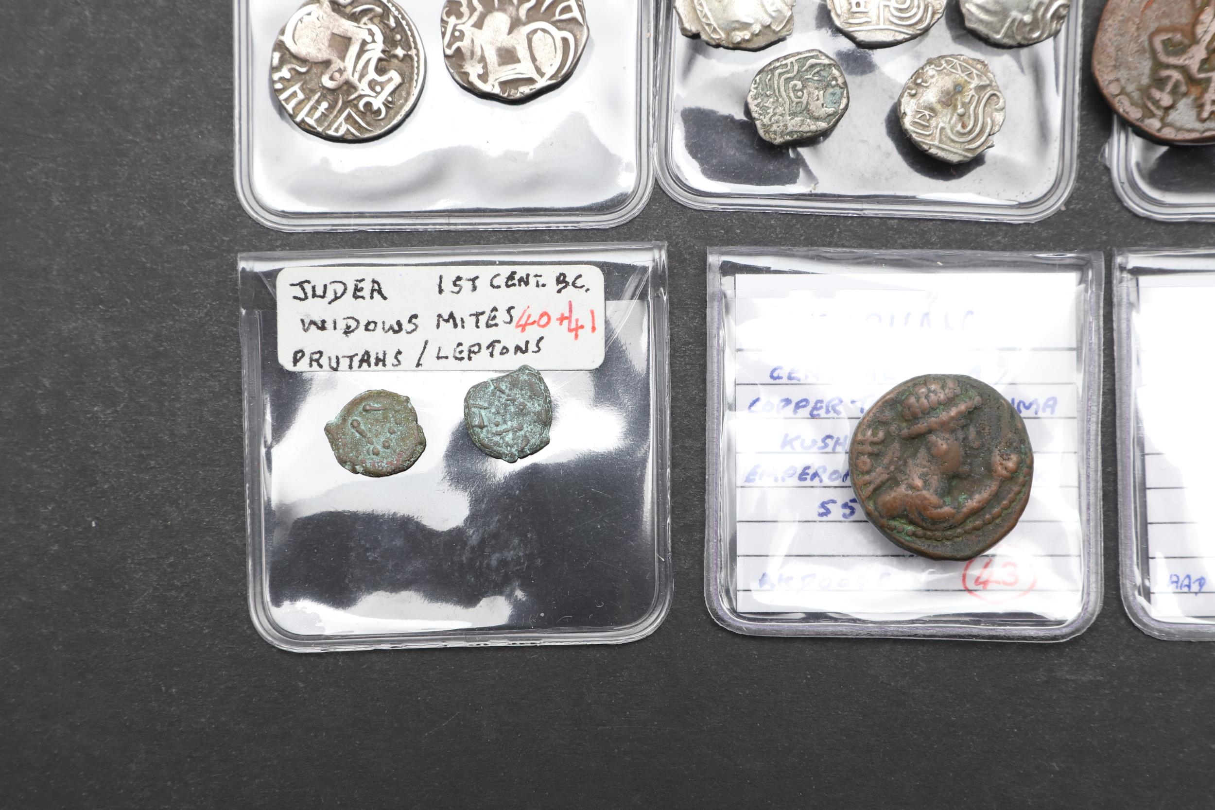 AN INTERESTING COLLECTION OF ANCIENT COINS TO INCLUDE INDIAN AND AFGHANISTAN. - Bild 6 aus 12