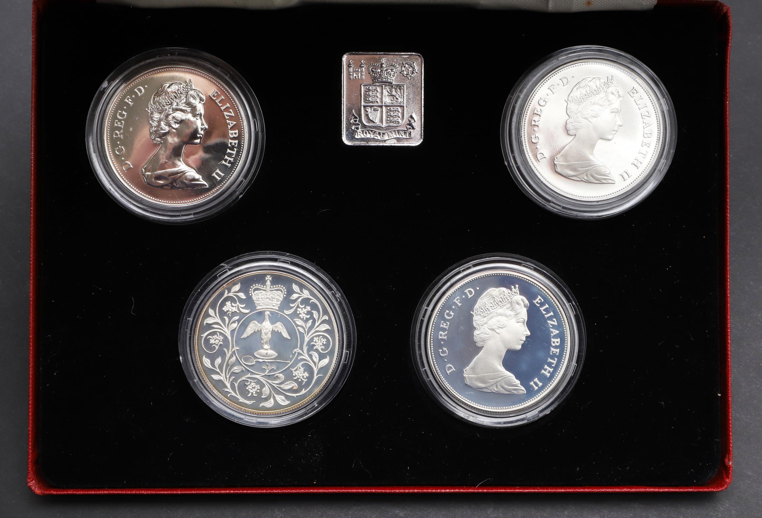 A CASED ROYAL MINT COLLECTION OF FOUR SILVER CROWNS. - Bild 3 aus 6