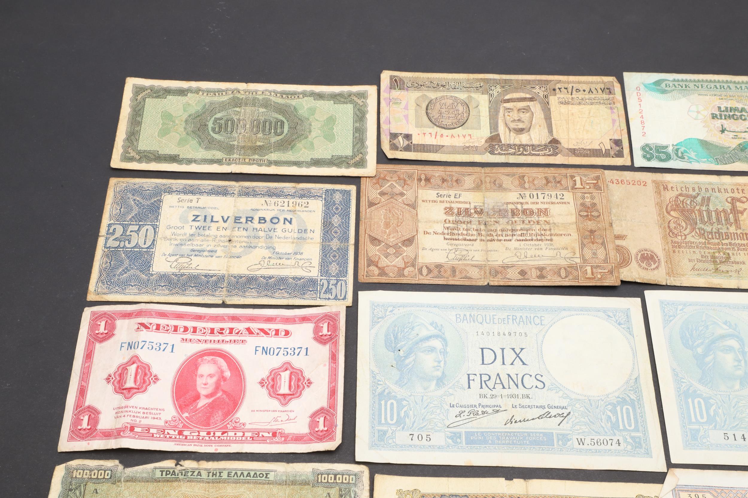 A MIXED COLLECTION OF WORLD BANKNOTES. - Image 2 of 12