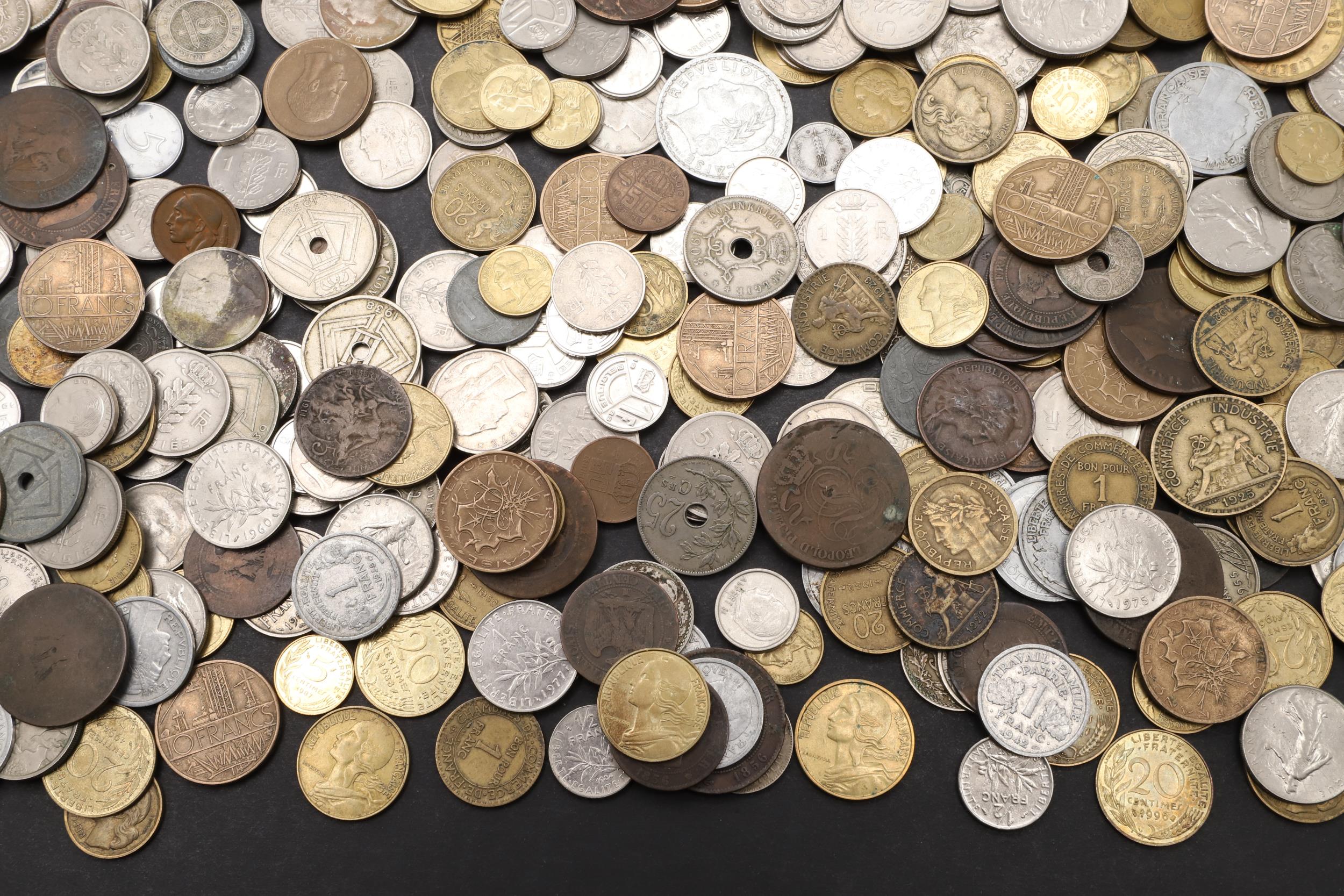 A COLLECTION OF 19TH AND 20TH CENTURY FRENCH AND BELGIAN COINS. - Image 9 of 10