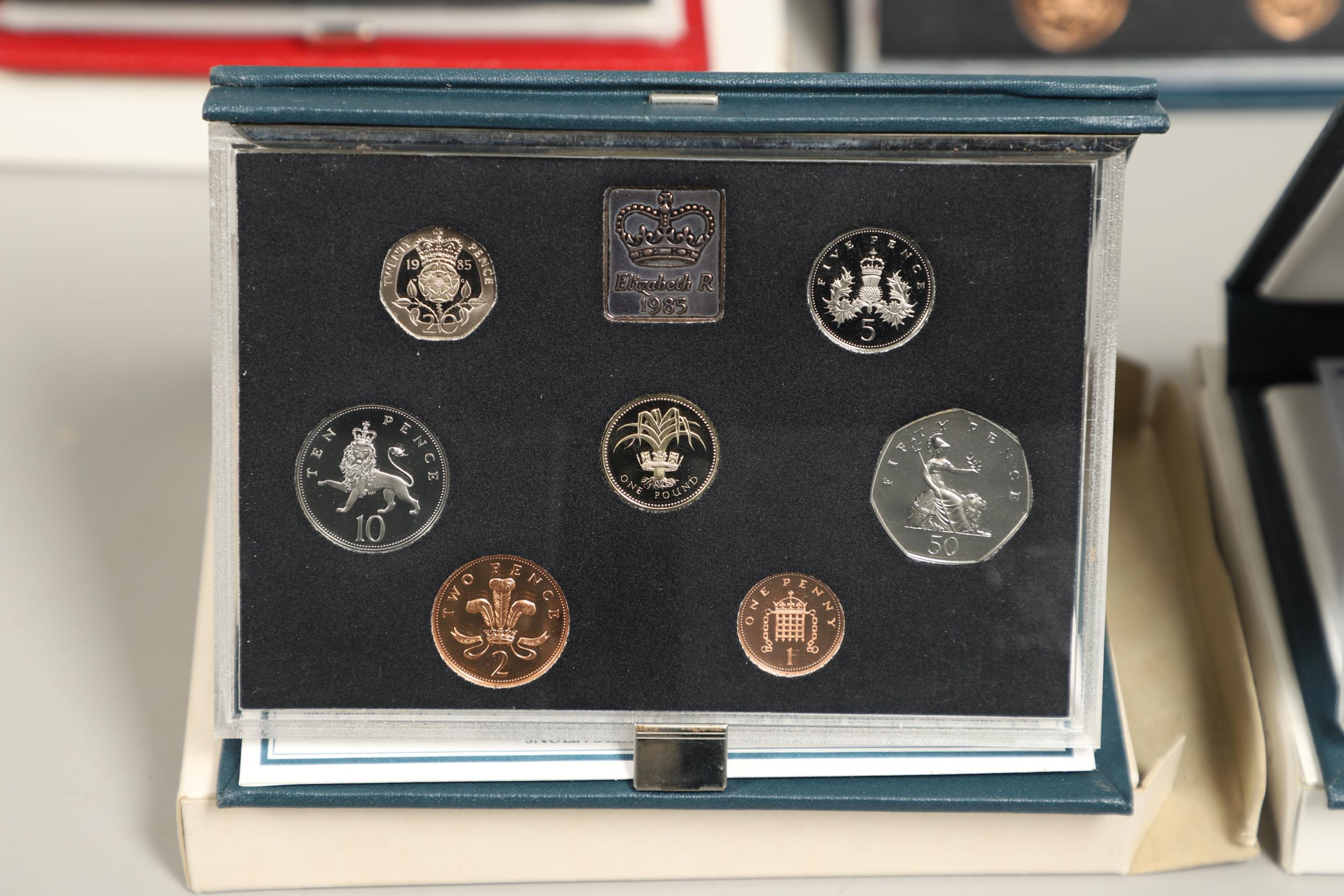 A COLLECTION OF THIRTEEN ROYAL MINT ANNUAL PROOF COIN COLLECTIONS. 1983-1997. - Bild 8 aus 14