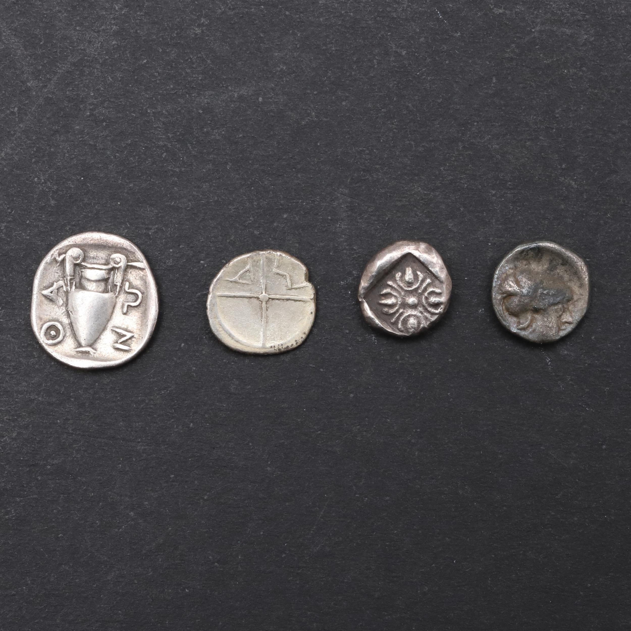 GREEK COINS: FOUR SMALL DENOMINATION SILVER COINS TO INCLUDE THASOS. - Image 2 of 6