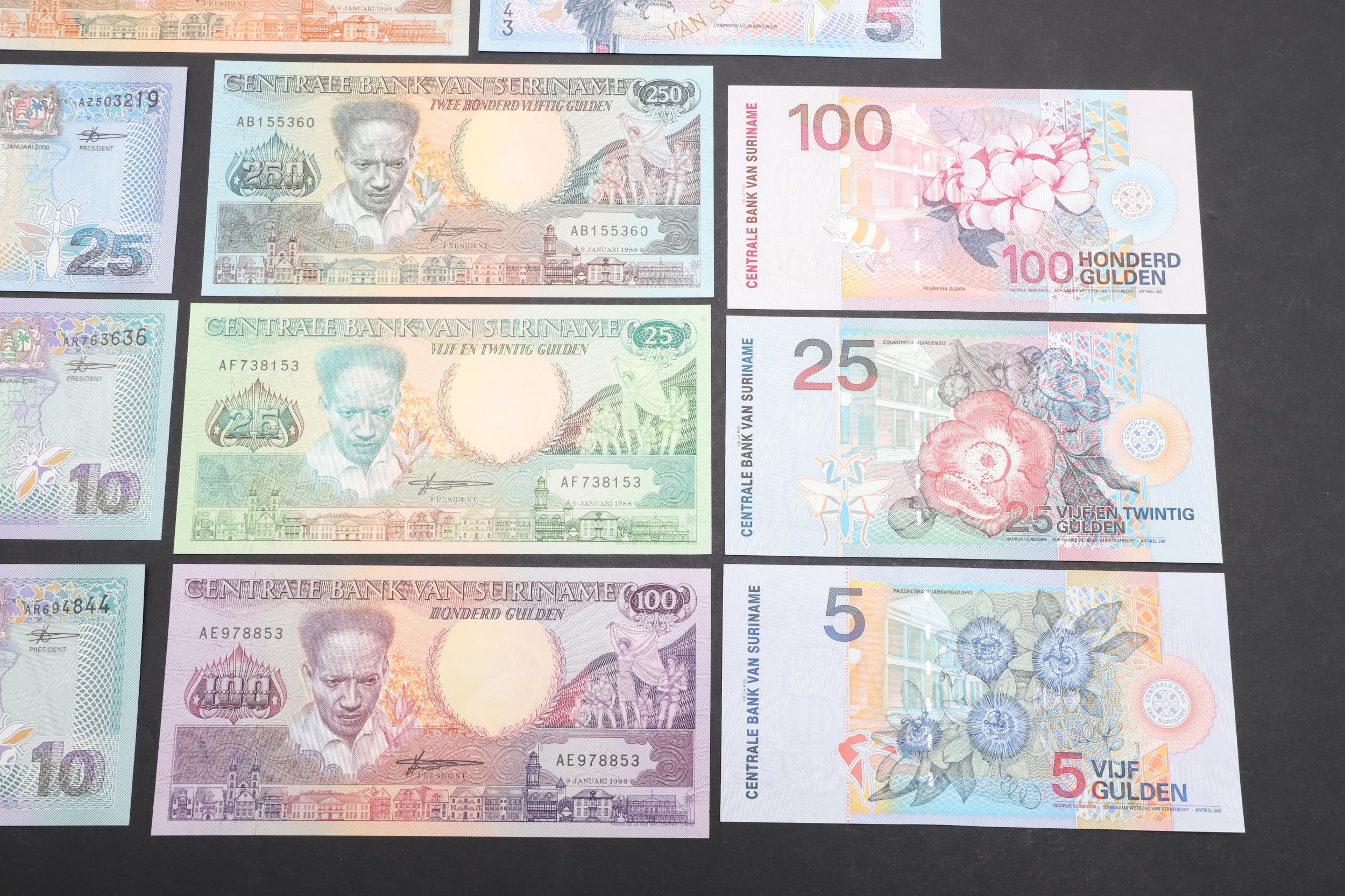 A COLLECTION OF SURINAME BANKNOTES. - Image 5 of 7