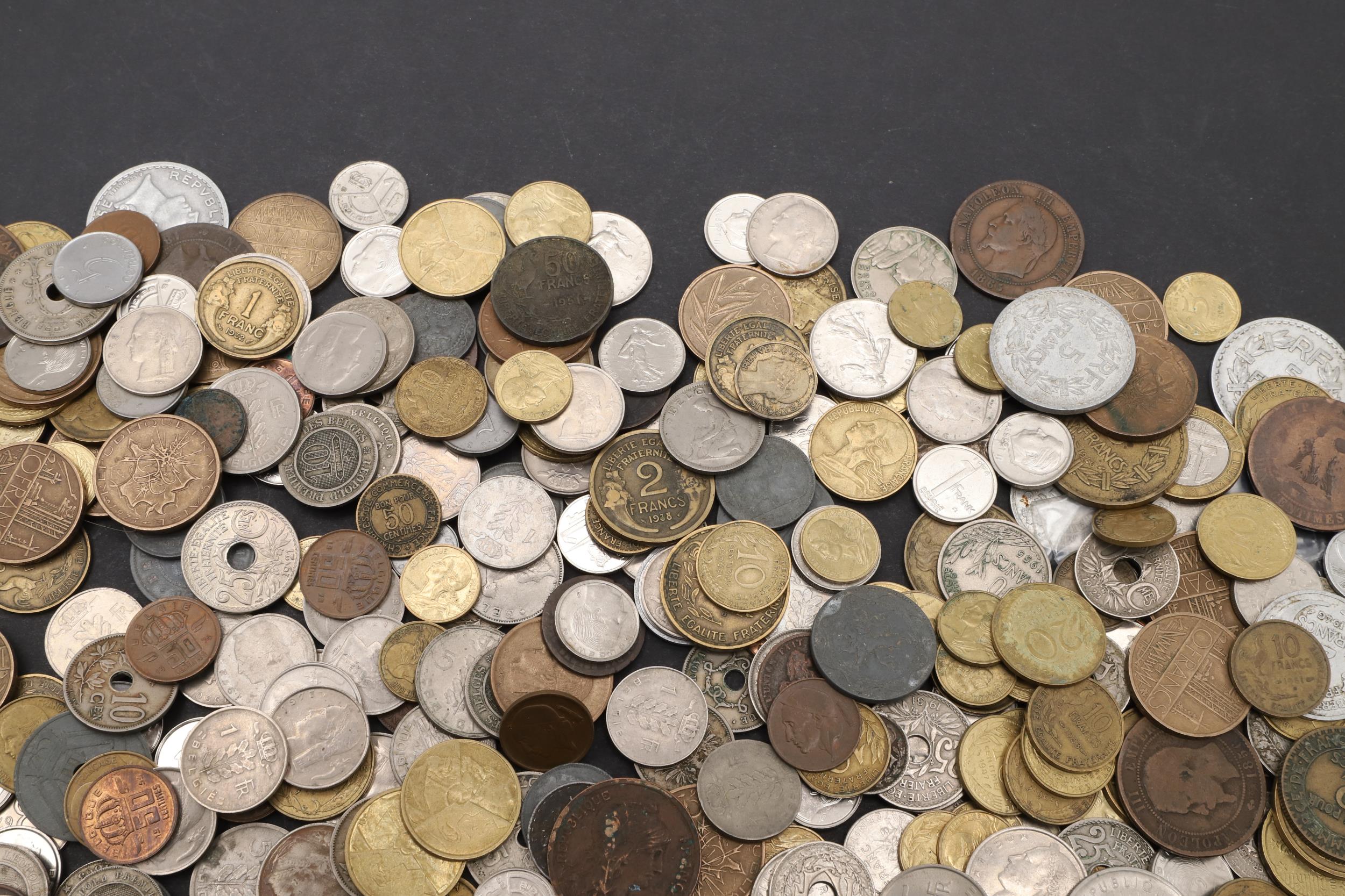 A COLLECTION OF 19TH AND 20TH CENTURY FRENCH AND BELGIAN COINS. - Image 4 of 10