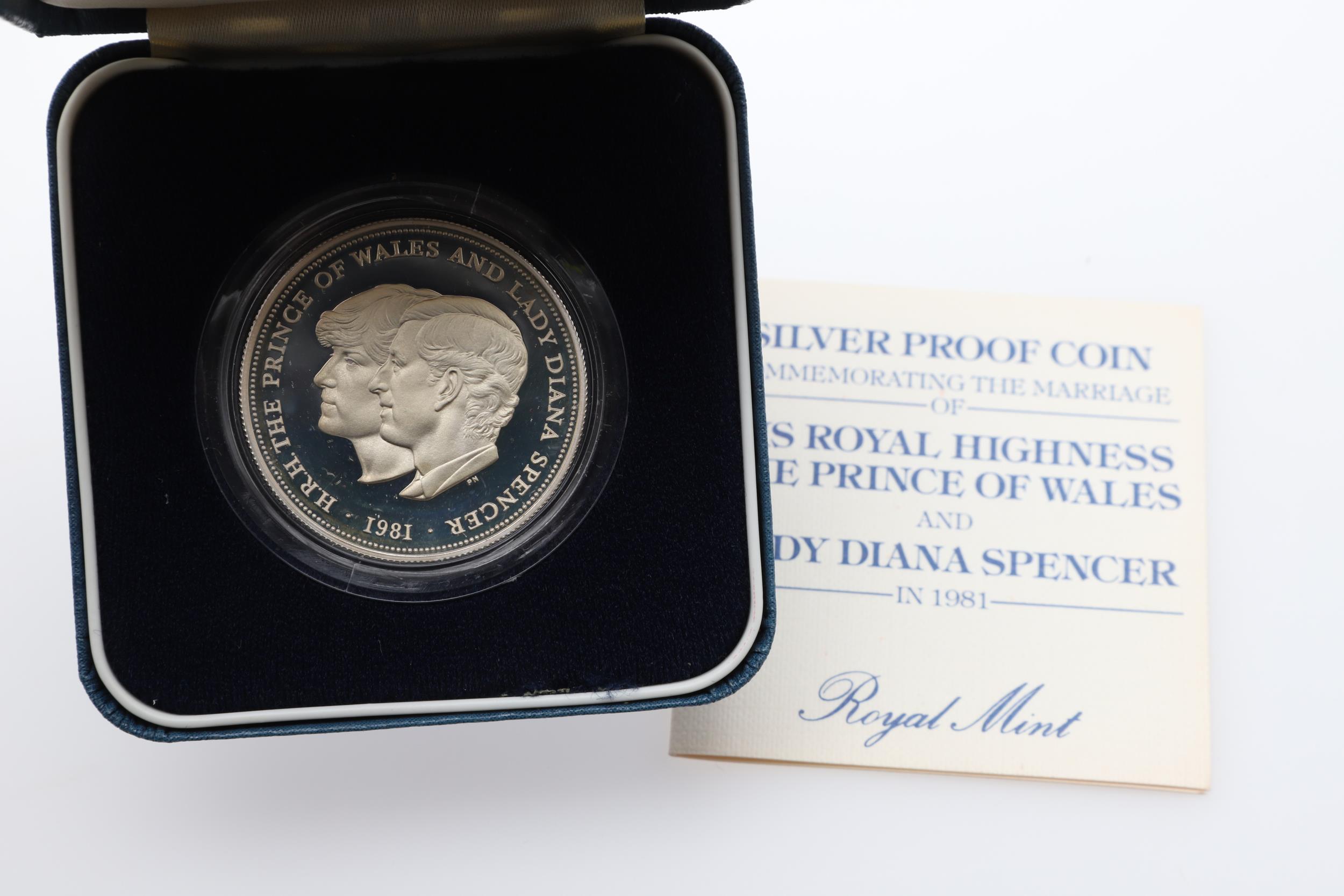 A COLLECTION OF ROYAL MINT SILVER PROOF COINS TO INCLUDE A 1994 D-DAY COMMEMORATIVE FIFTY PENCE AND - Bild 8 aus 17