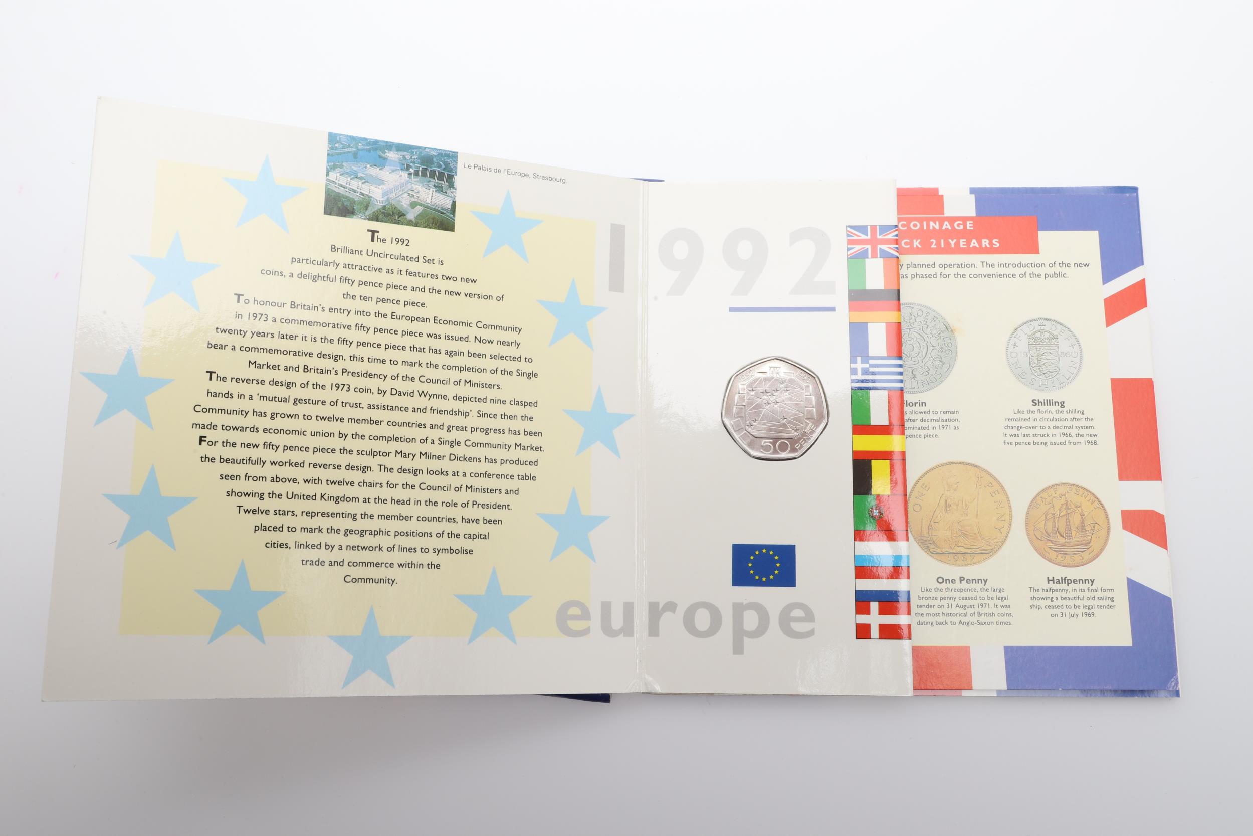 ROYAL MINT UNCIRCULATED COIN SETS FOR 1992 AND 1993 WITH TWO EC PRESIDENCY 50 PENCE PIECES. - Bild 2 aus 7