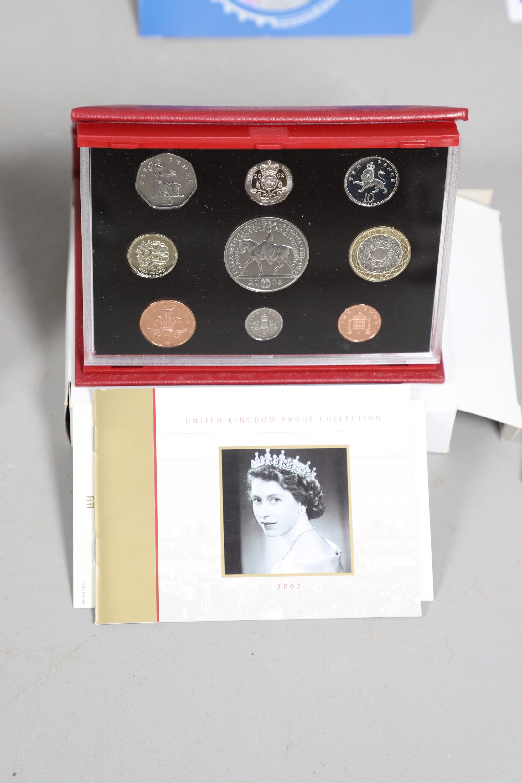 A COLLECTION OF ROYAL MINT UNCIRCULATED AND PROOF YEAR SETS. - Bild 14 aus 18