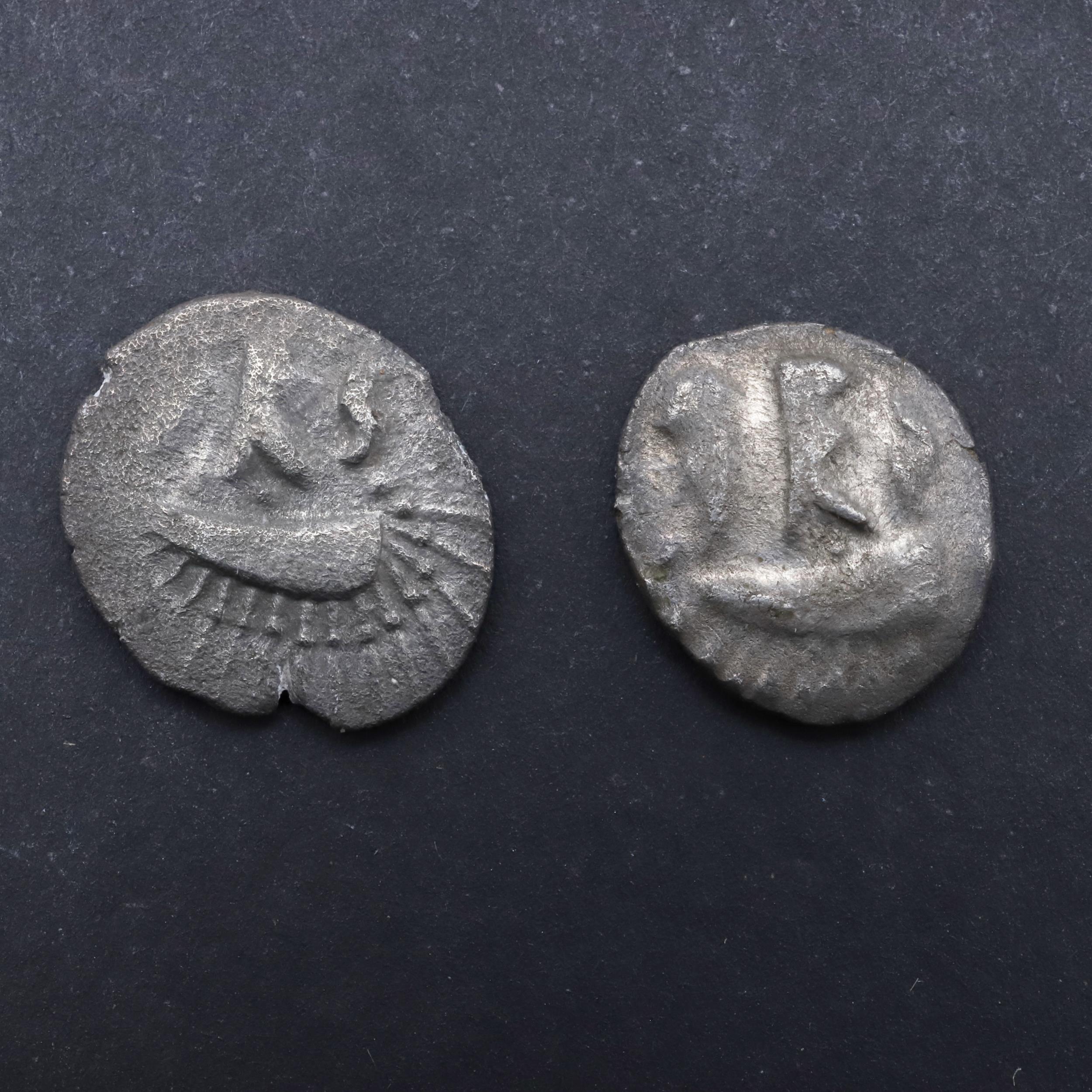 BRITISH IRON AGE, DUROTRIGES, BADBURY RAT QUARTER STATER AND ANOTHER SIMILAR.