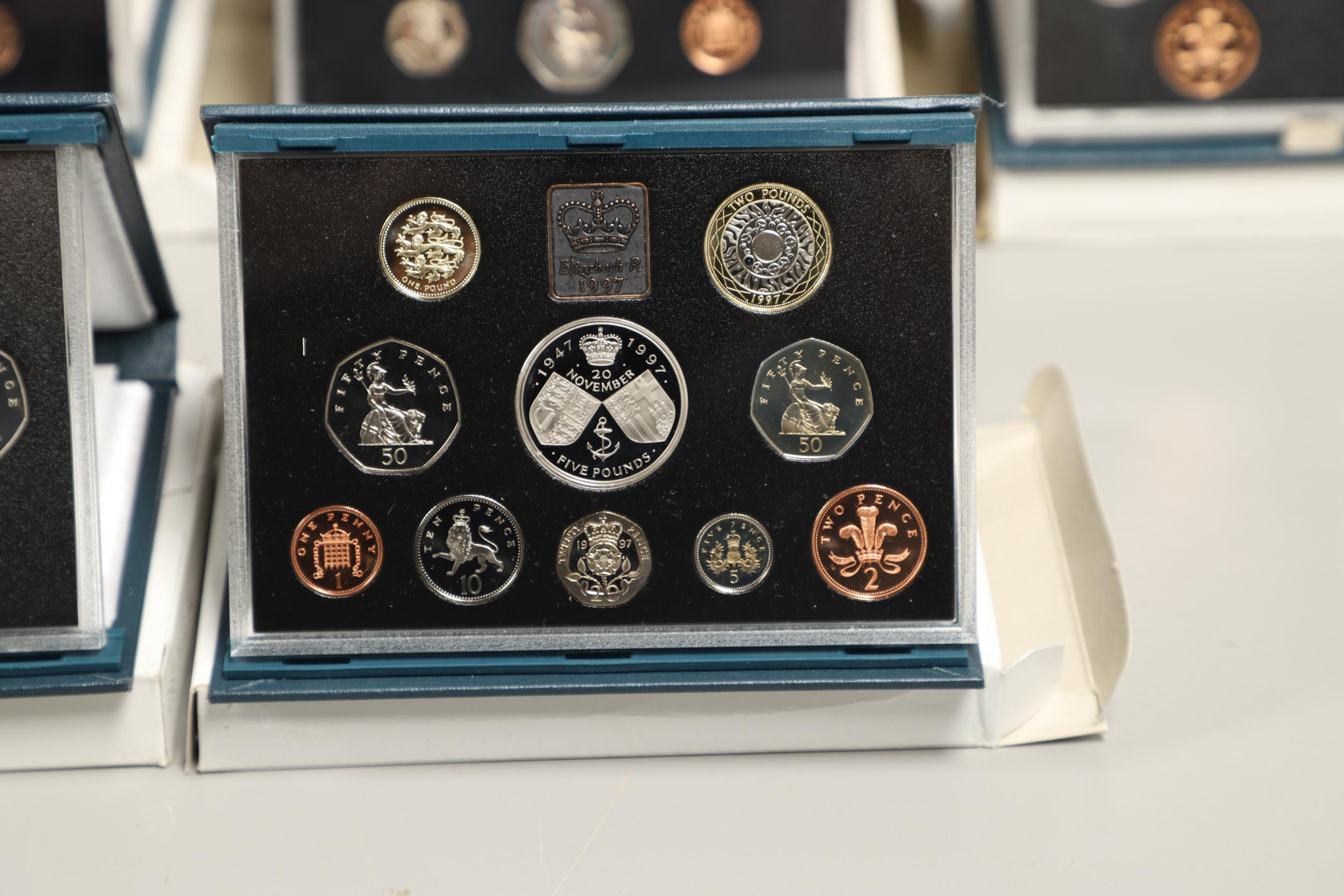 A COLLECTION OF THIRTEEN ROYAL MINT ANNUAL PROOF COIN COLLECTIONS. 1983-1997. - Bild 14 aus 14