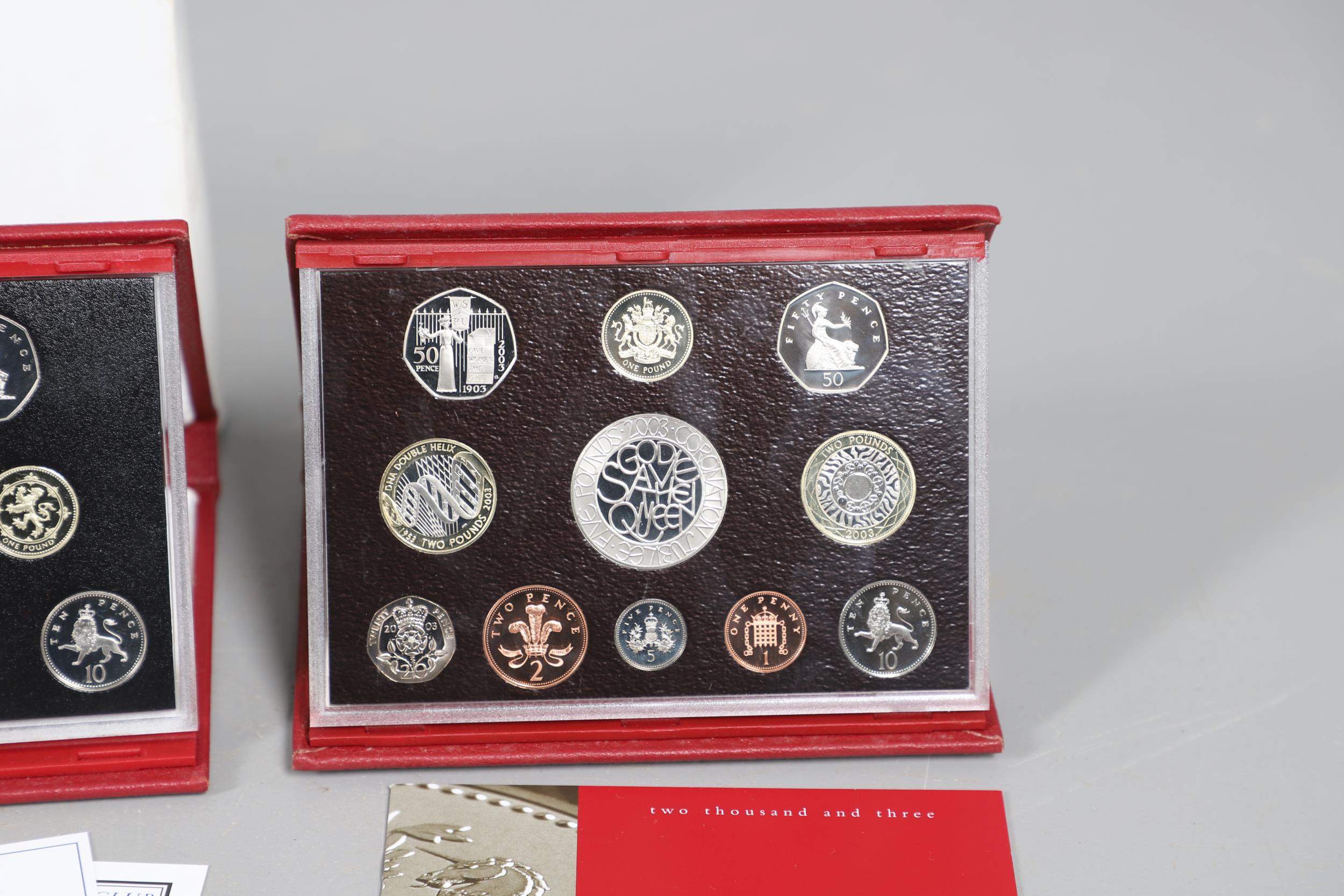 A COLLECTION OF ROYAL MINT UNCIRCULATED AND PROOF YEAR SETS. - Bild 10 aus 18
