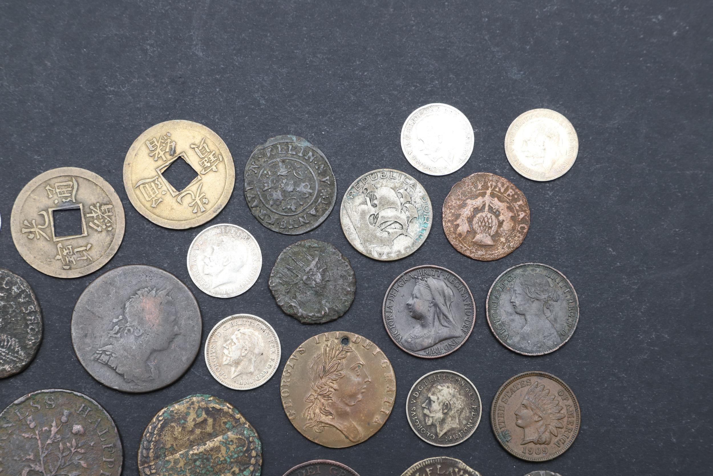 A SMALL COLLECTION OF COINS INCLUDING ROMAN, JETONS AND OTHERS. - Image 5 of 6