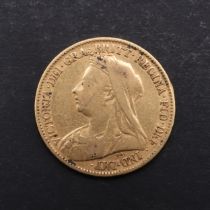 A QUEEN VICTORIA HALF SOVEREIGN, 1895.