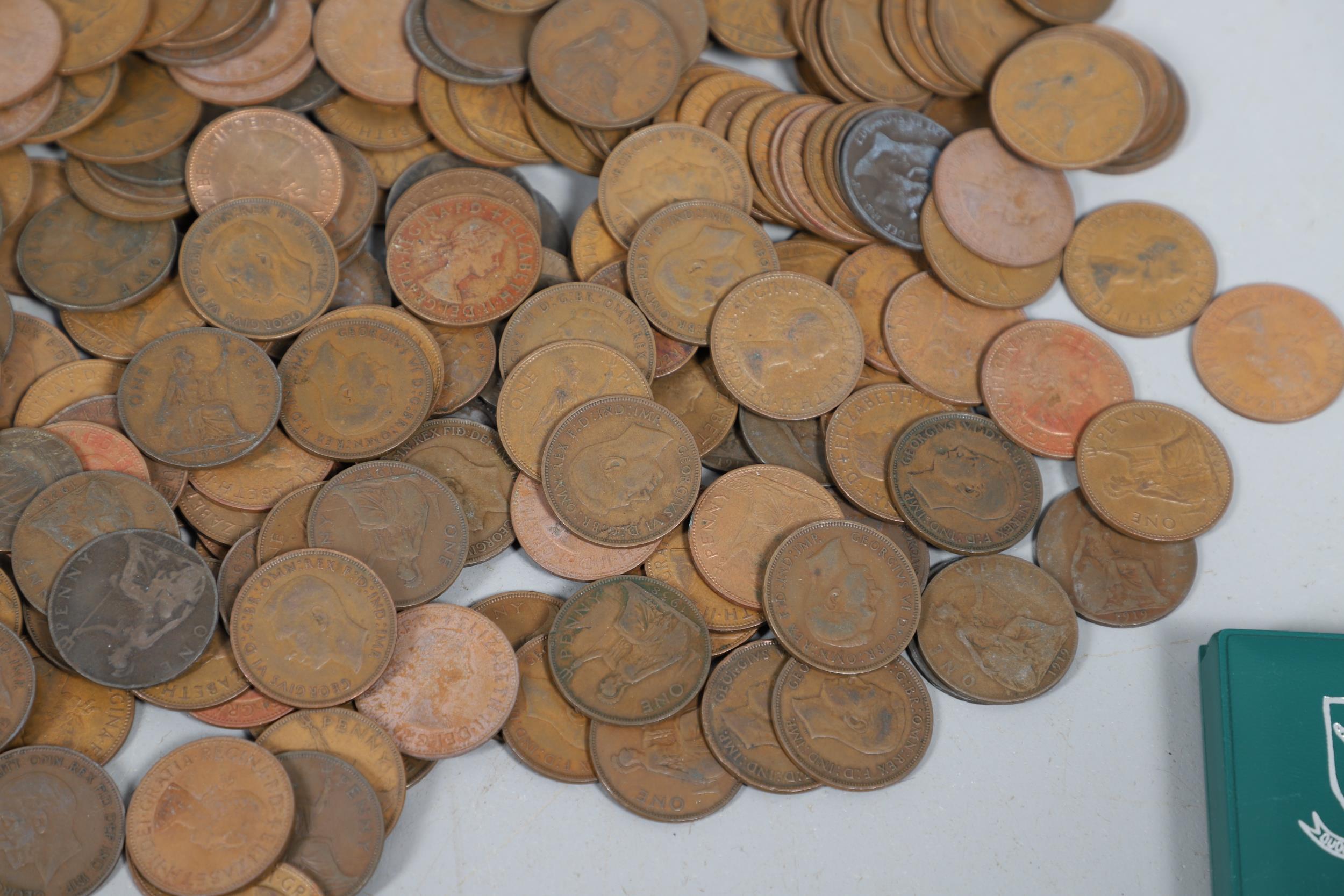 A LARGE COLLECTION OF WORLD COINS AND SIMILAR BRITISH COINS. - Bild 6 aus 20