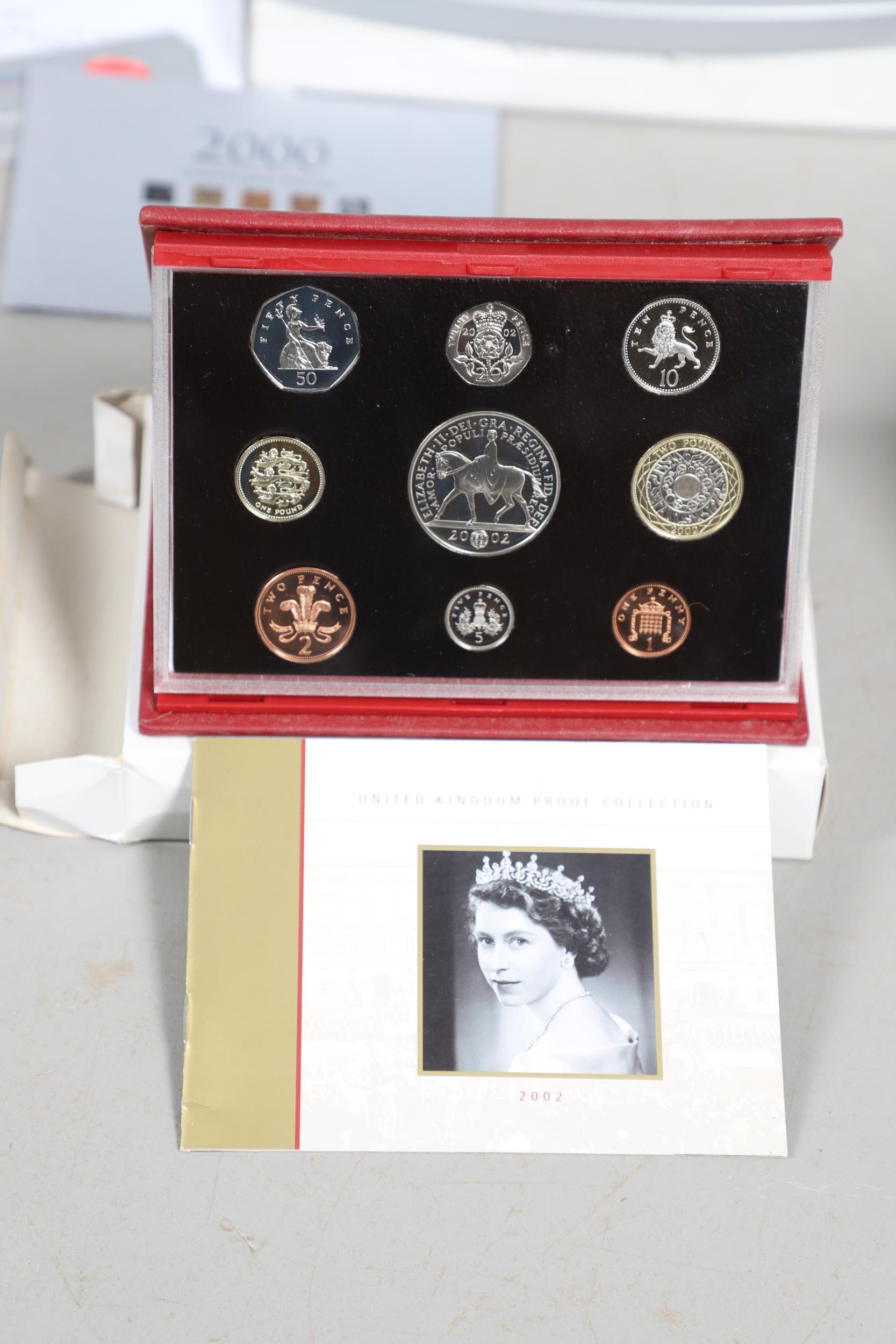 A COLLECTION OF ROYAL MINT UNCIRCULATED AND PROOF YEAR SETS. - Bild 12 aus 18